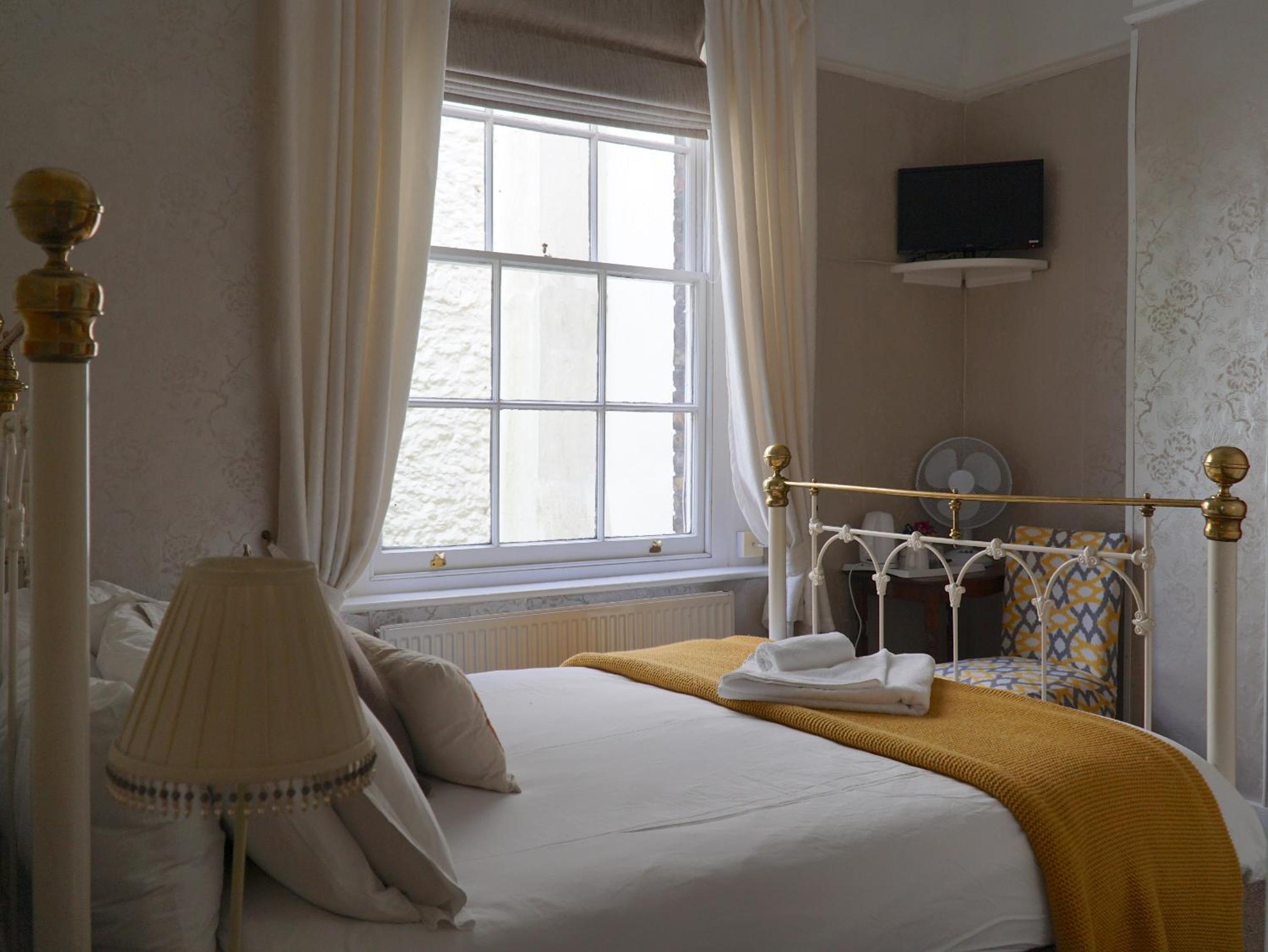 Budget Double Room photo 3
