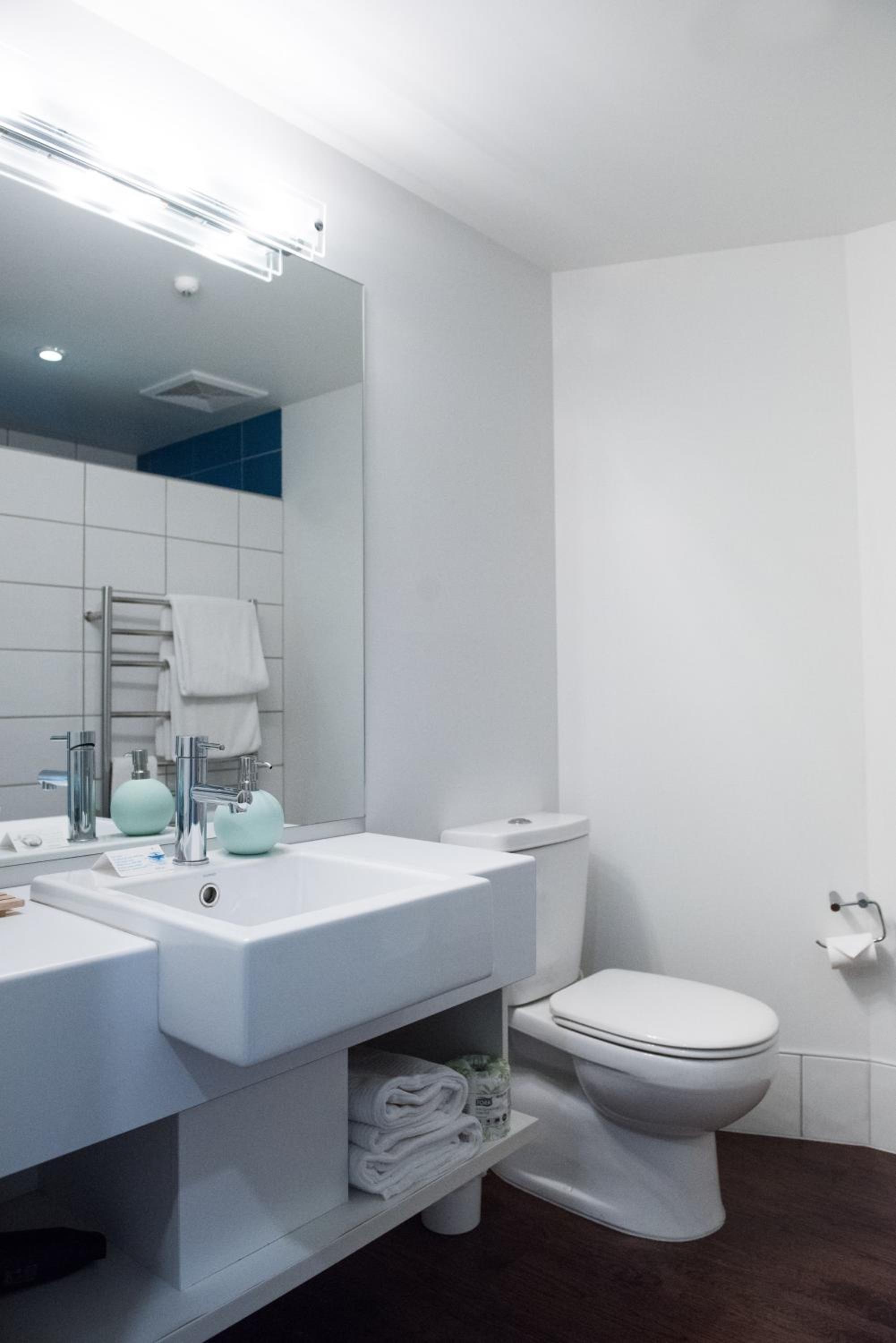 Beachfront Studio Upper Floor (King Bed, Partial Sea View)