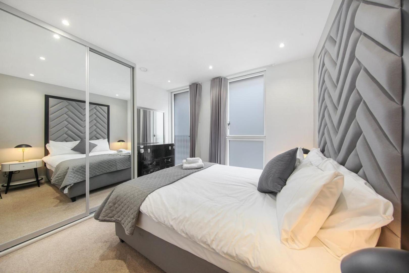 Two-Bedroom Deluxe Apartment with Balcony photo 3