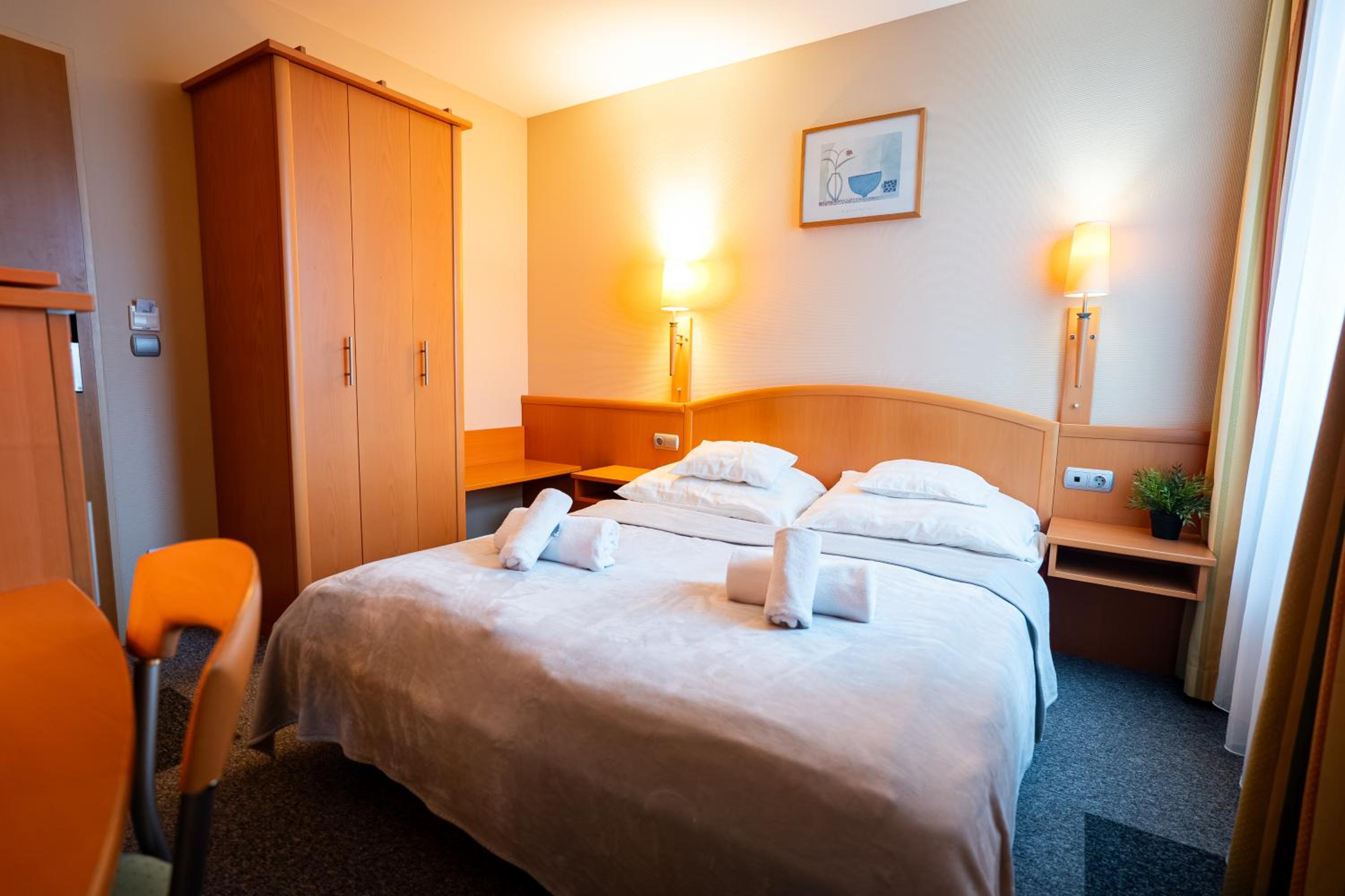 Double Room with Two Double Beds photo 1