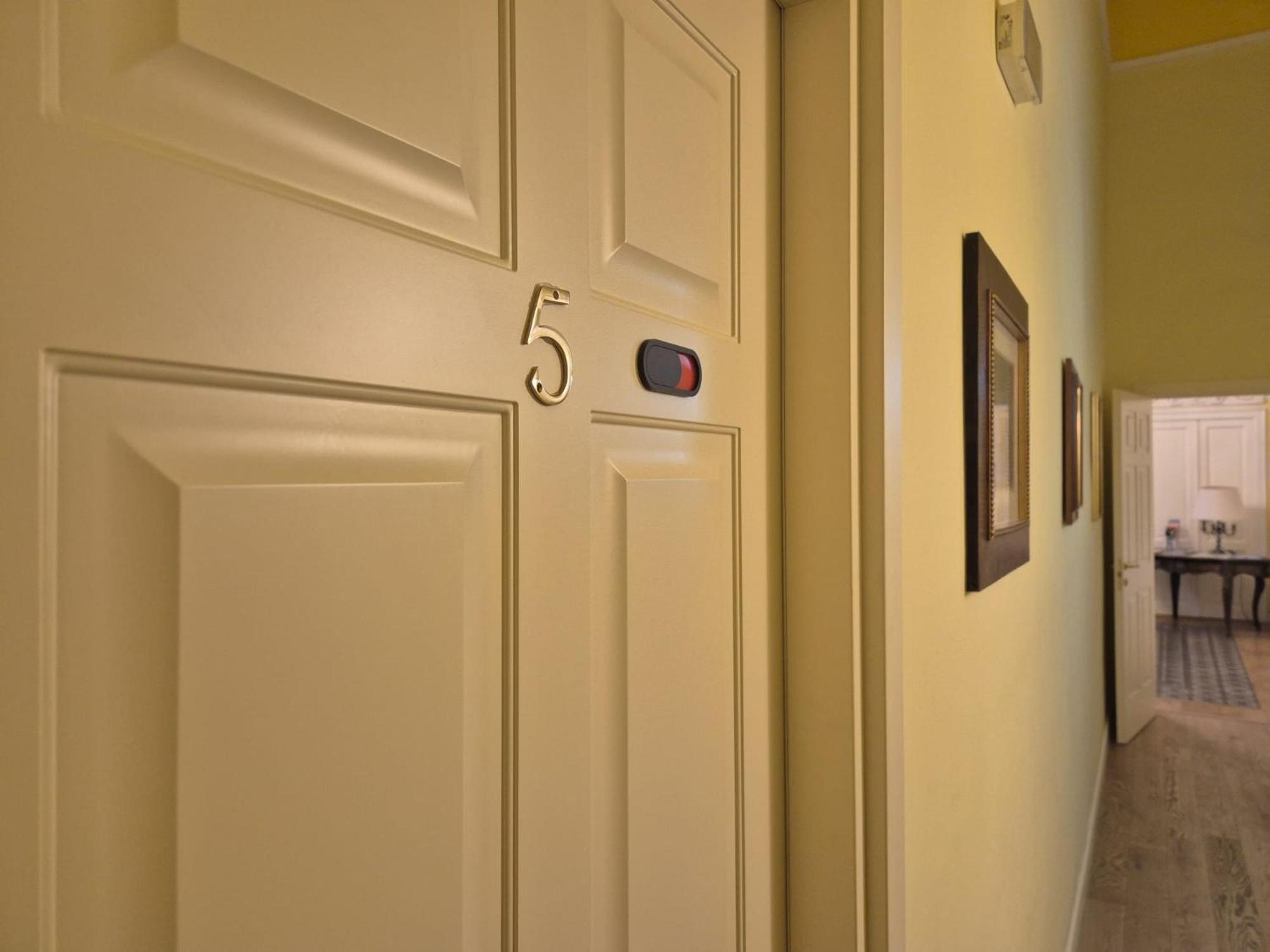 King Room with Balcony and Private External Bathroom photo 1