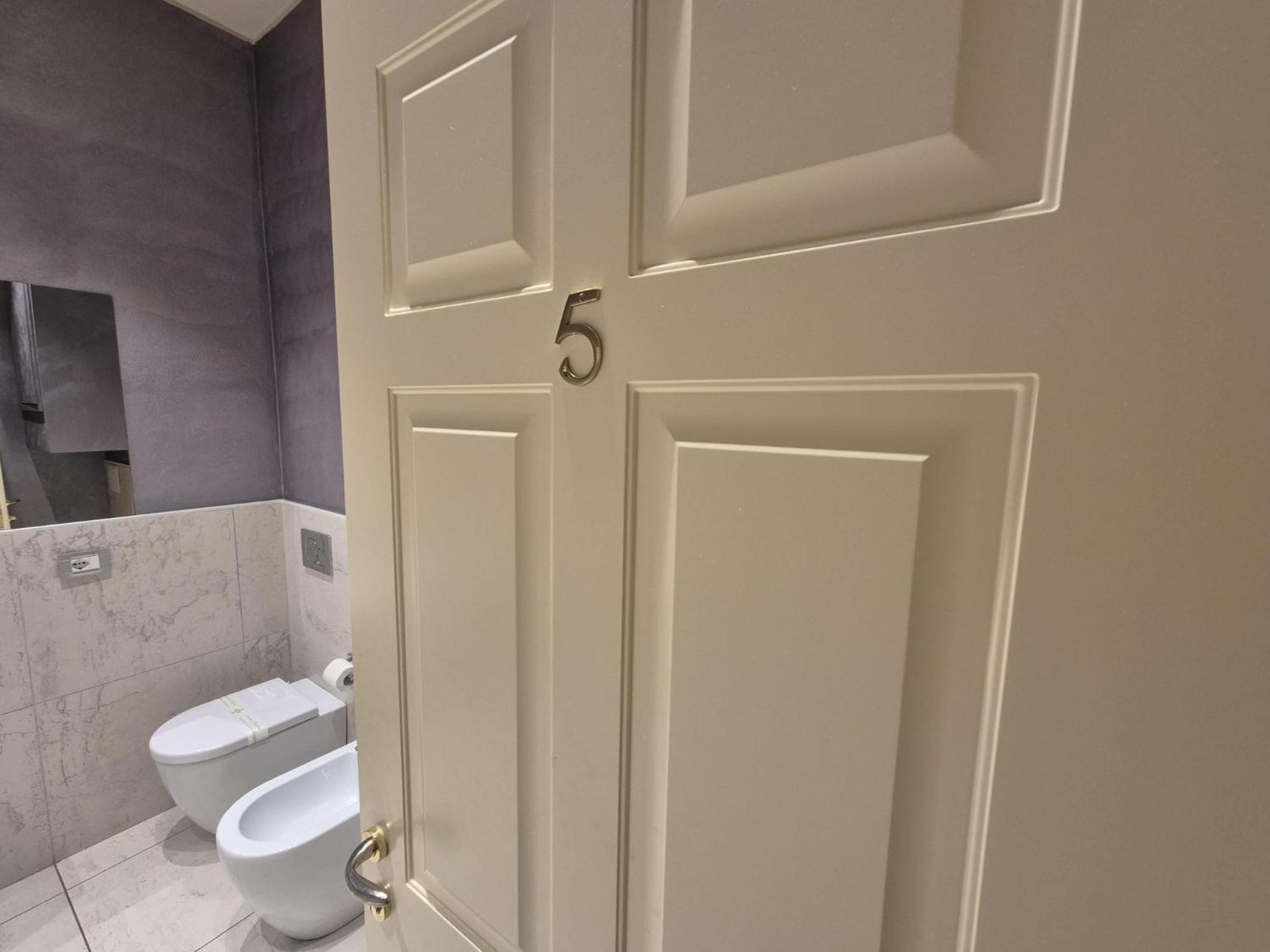 King Room with Balcony and Private External Bathroom photo 3