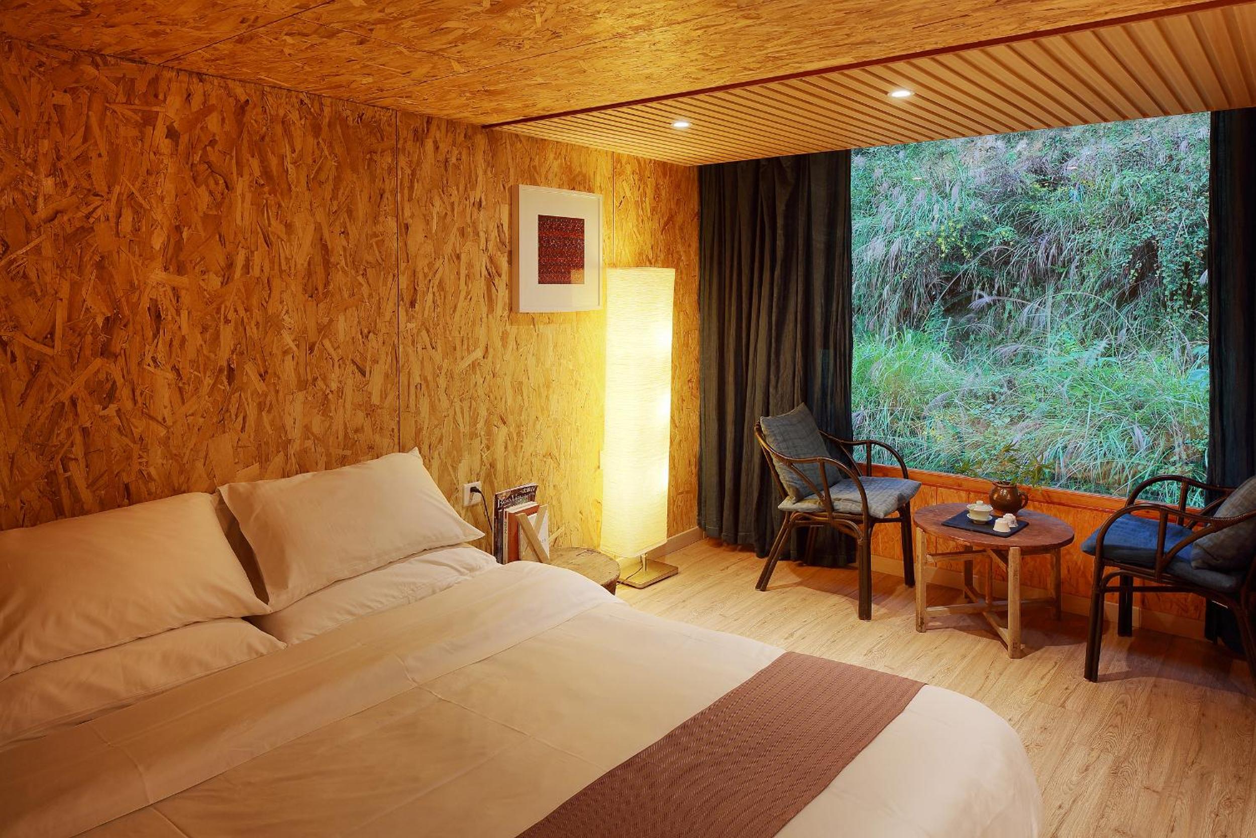 Queen Room with Mountain View