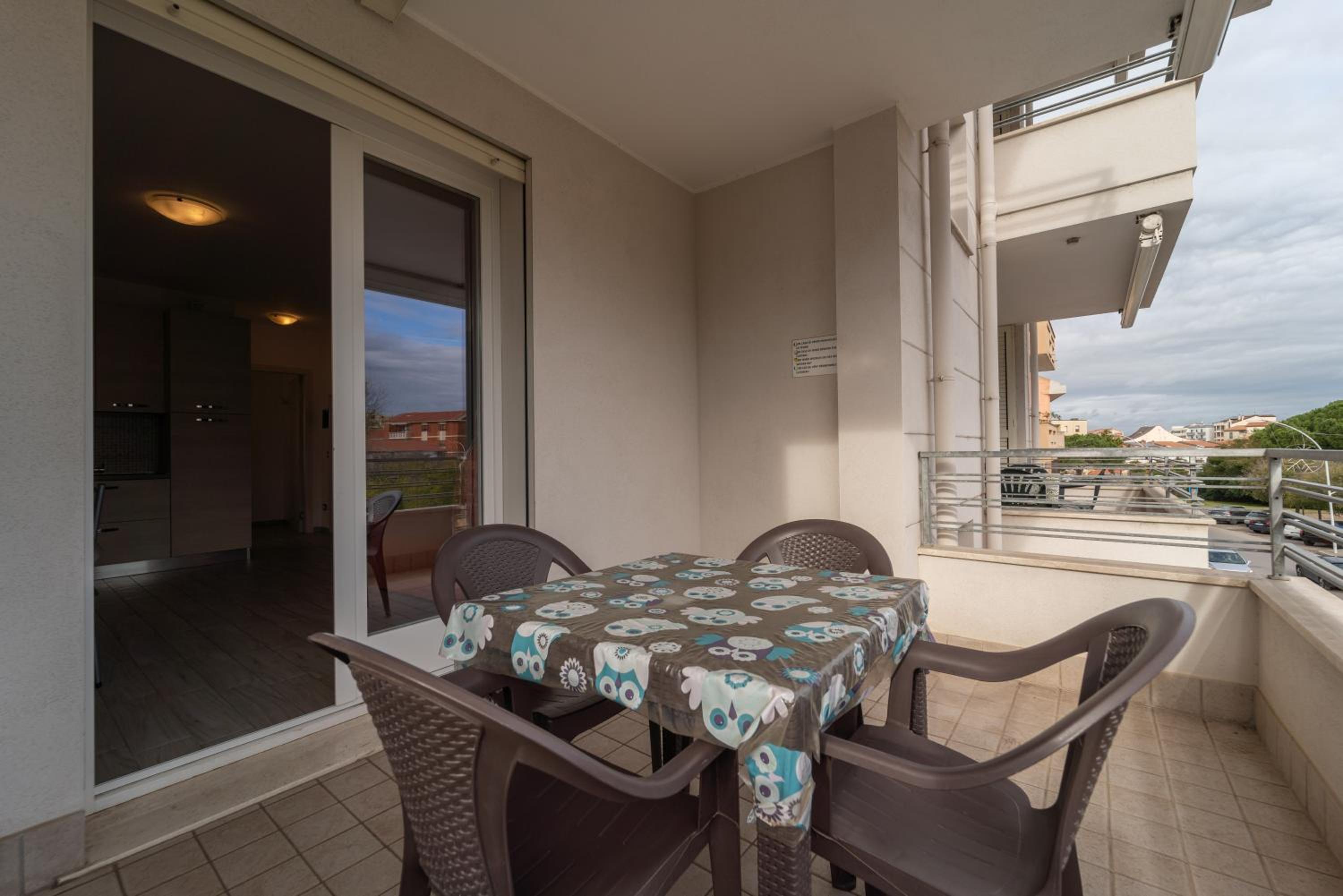 One-Bedroom Loft Apartment with Balcony