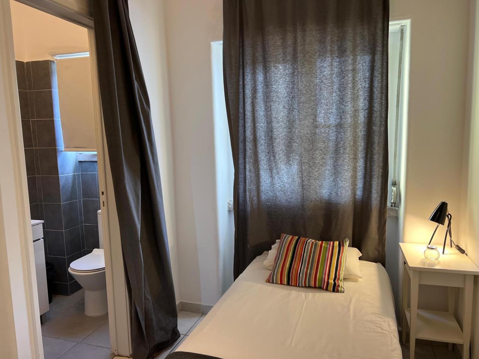 Small Single Room photo 1