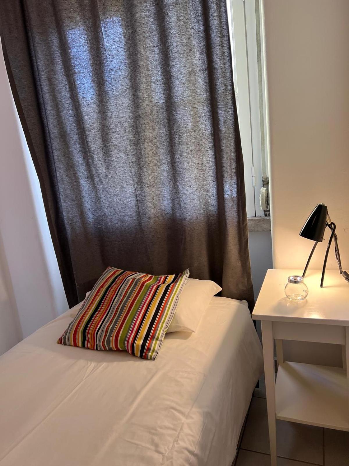 Small Single Room photo 3