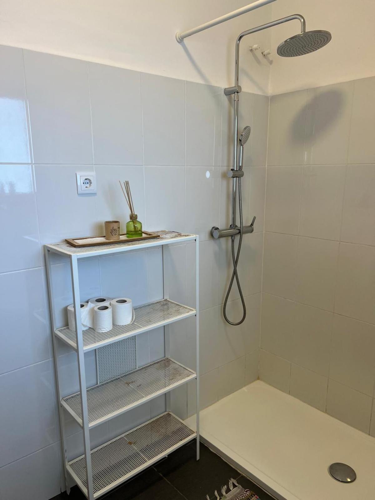 Family Room with Shared Bathroom photo 1