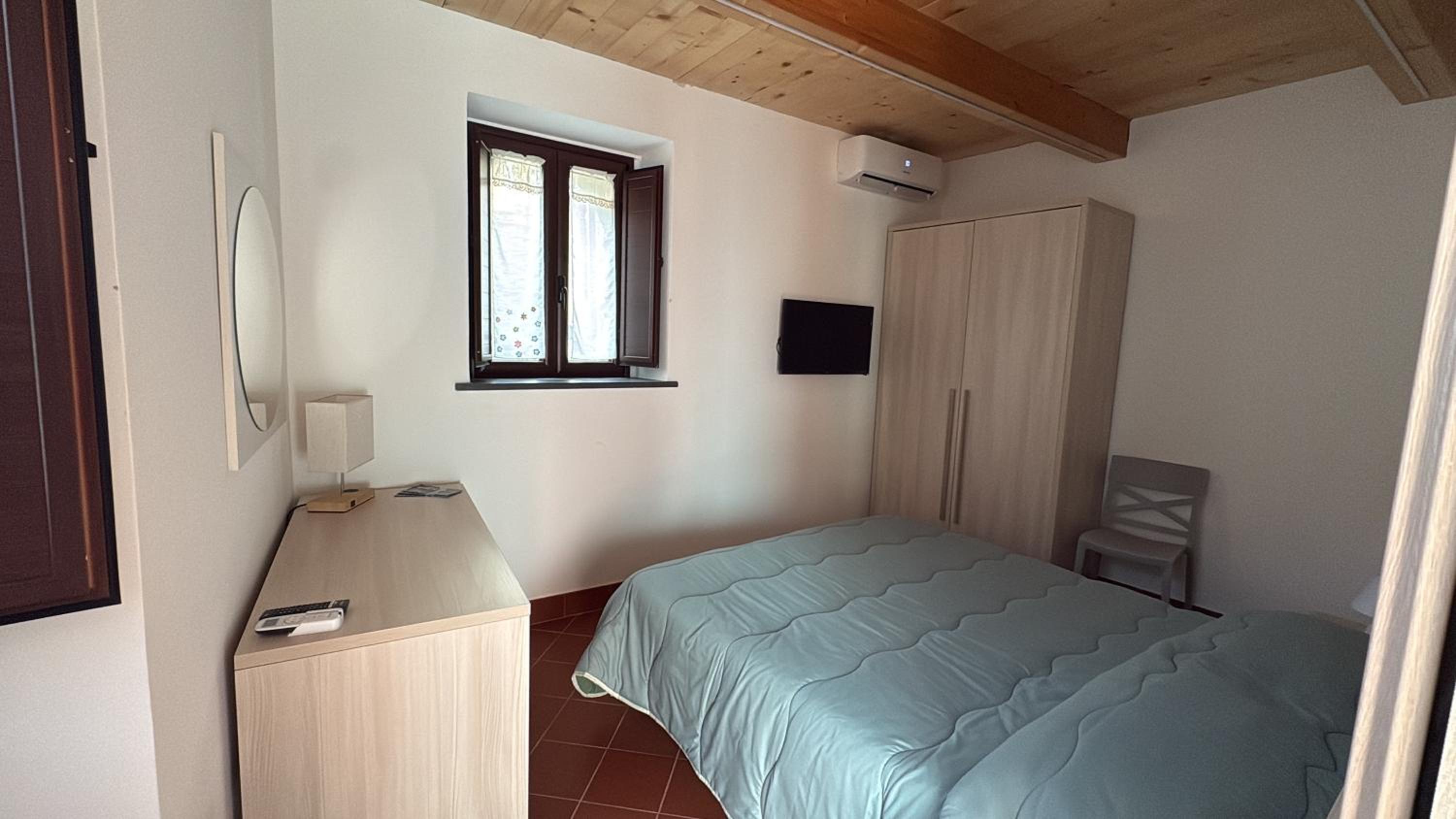 Large Double Room photo 1