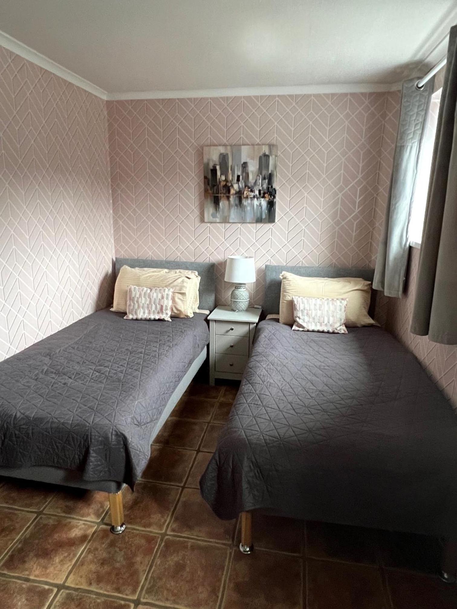 Twin Room - Disability Access photo 2