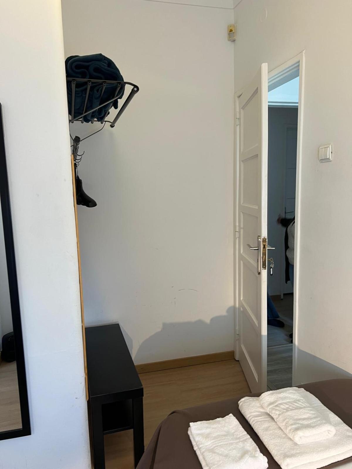 Single Room with Private Bathroom photo 2