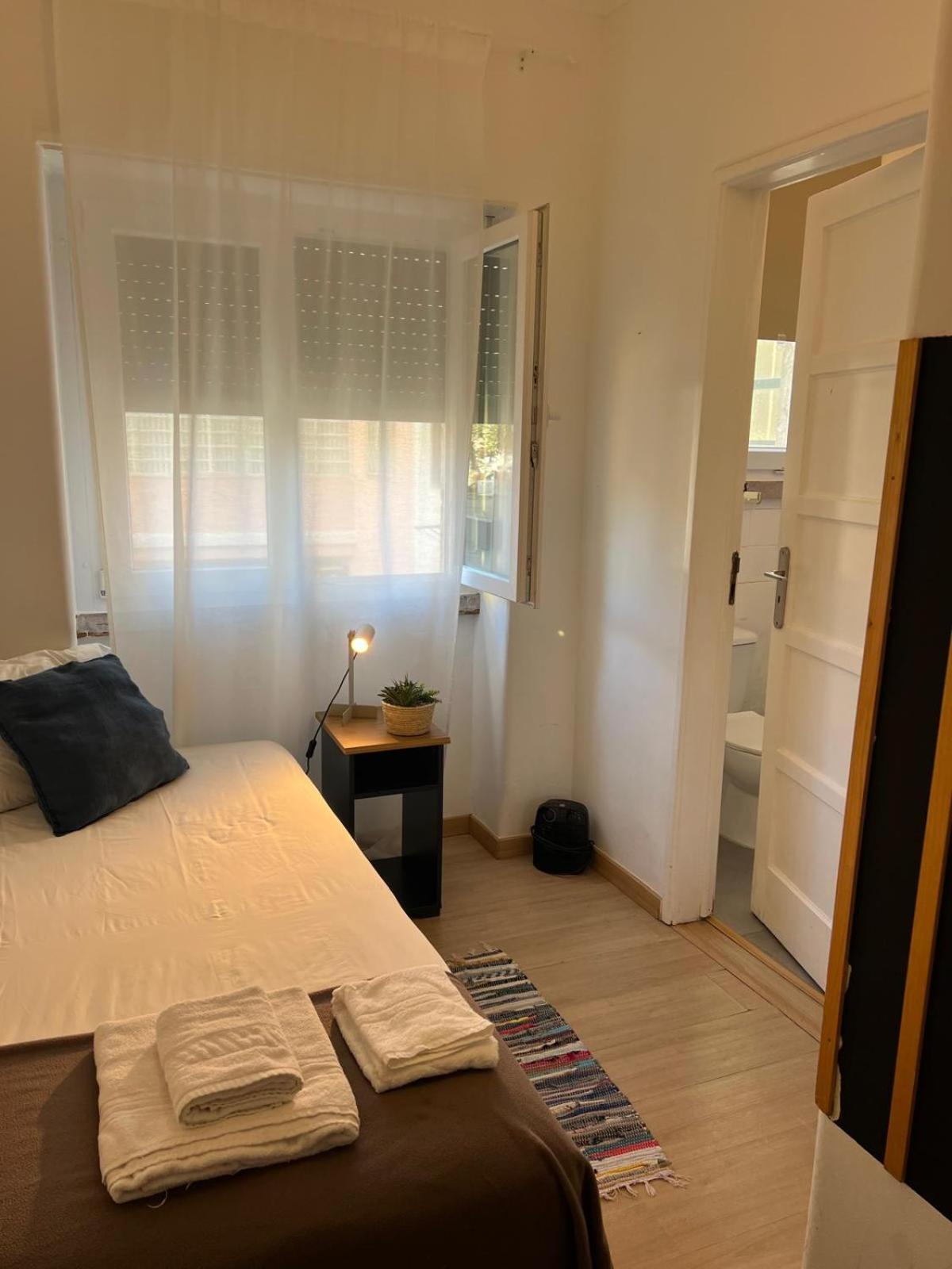 Single Room with Private Bathroom photo 3