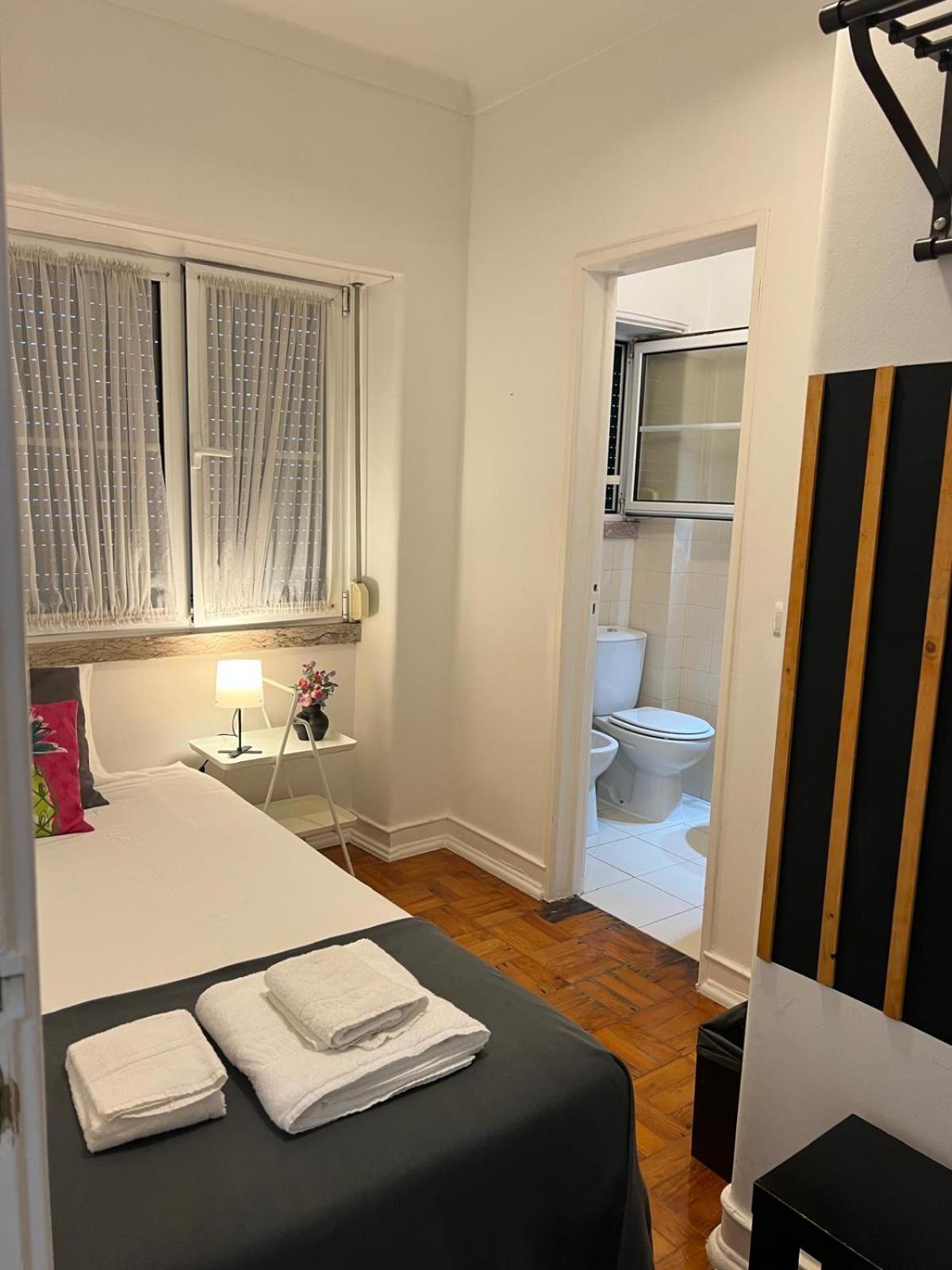 Single Room with Private Bathroom photo 2