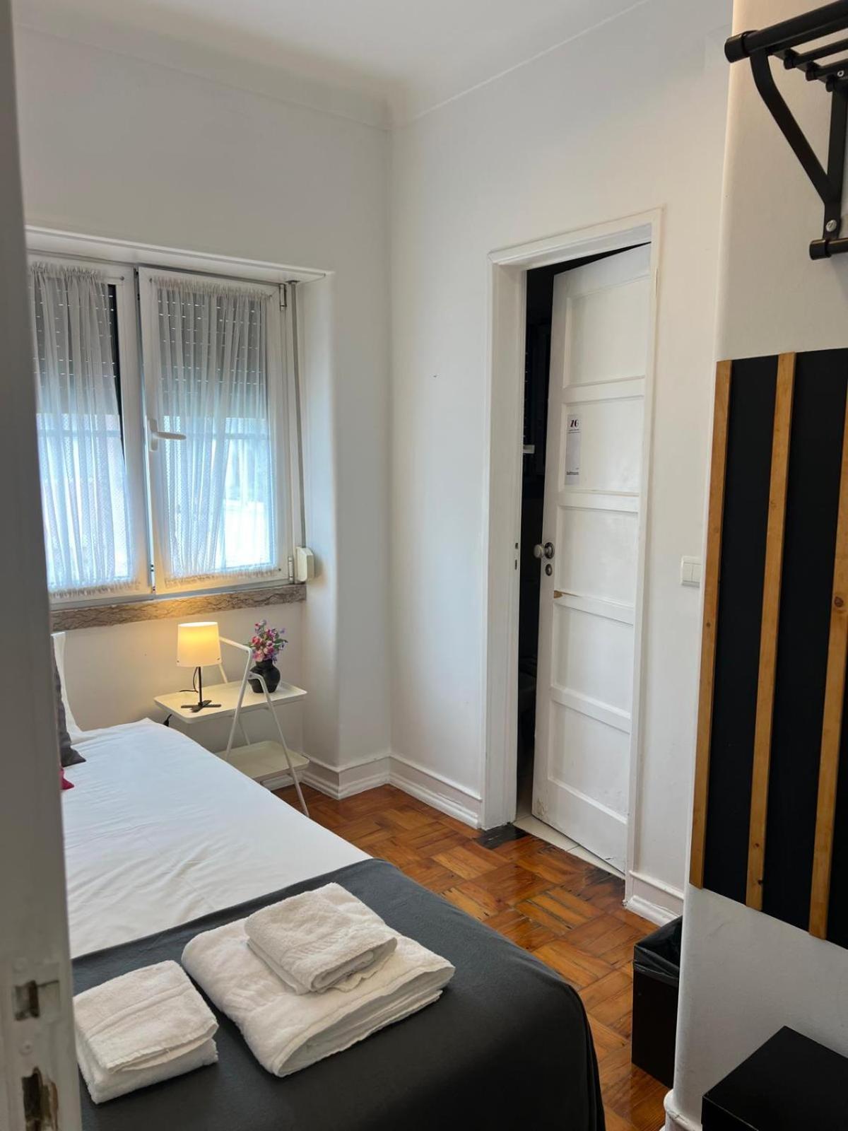 Single Room with Private Bathroom photo 3