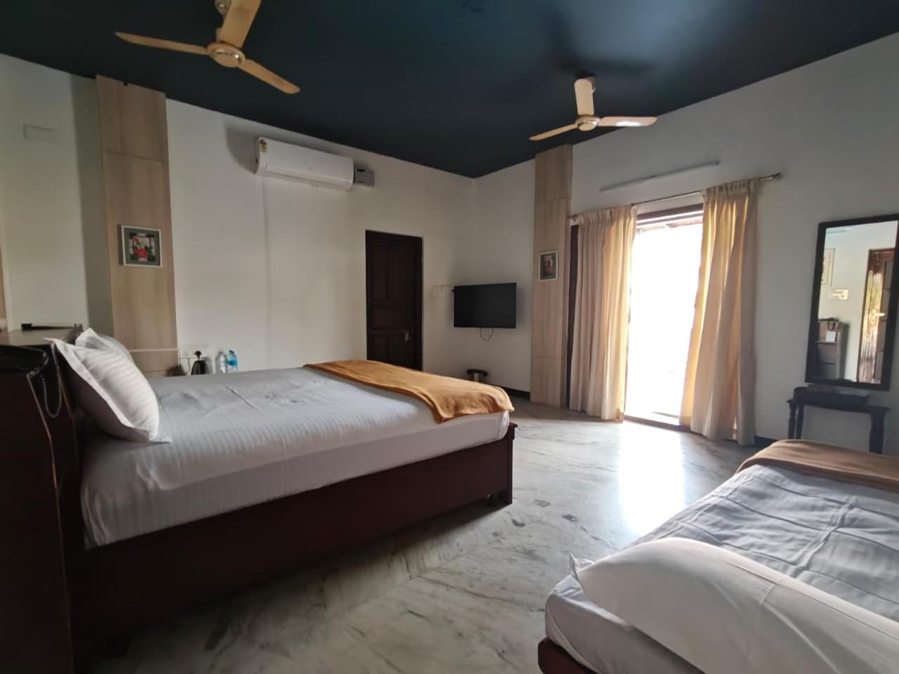 Triple Room with Pool View photo 3