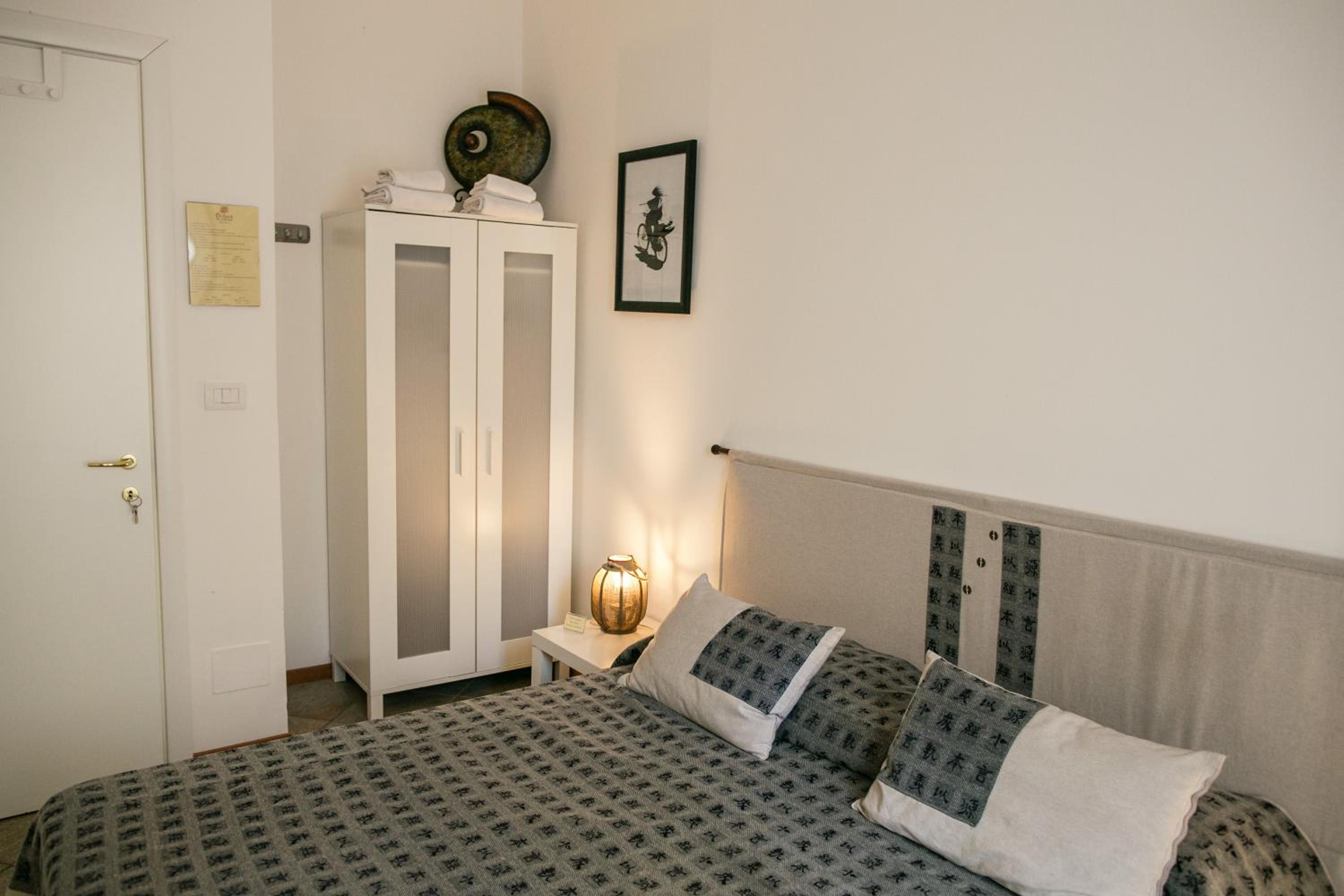 Double Room with Shared Bathroom photo 3
