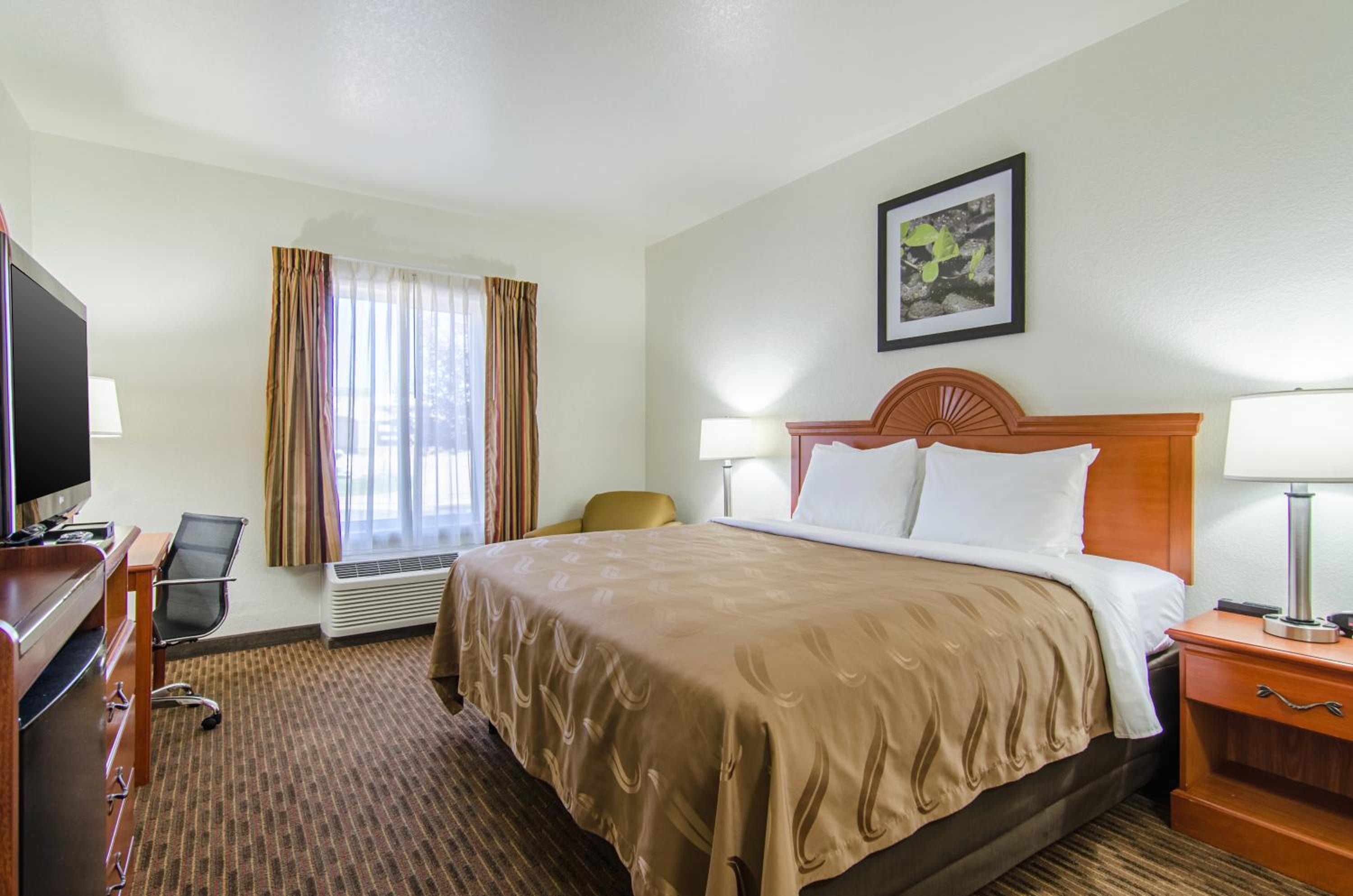 Superior King Suite - Non-smoking - Photo 2