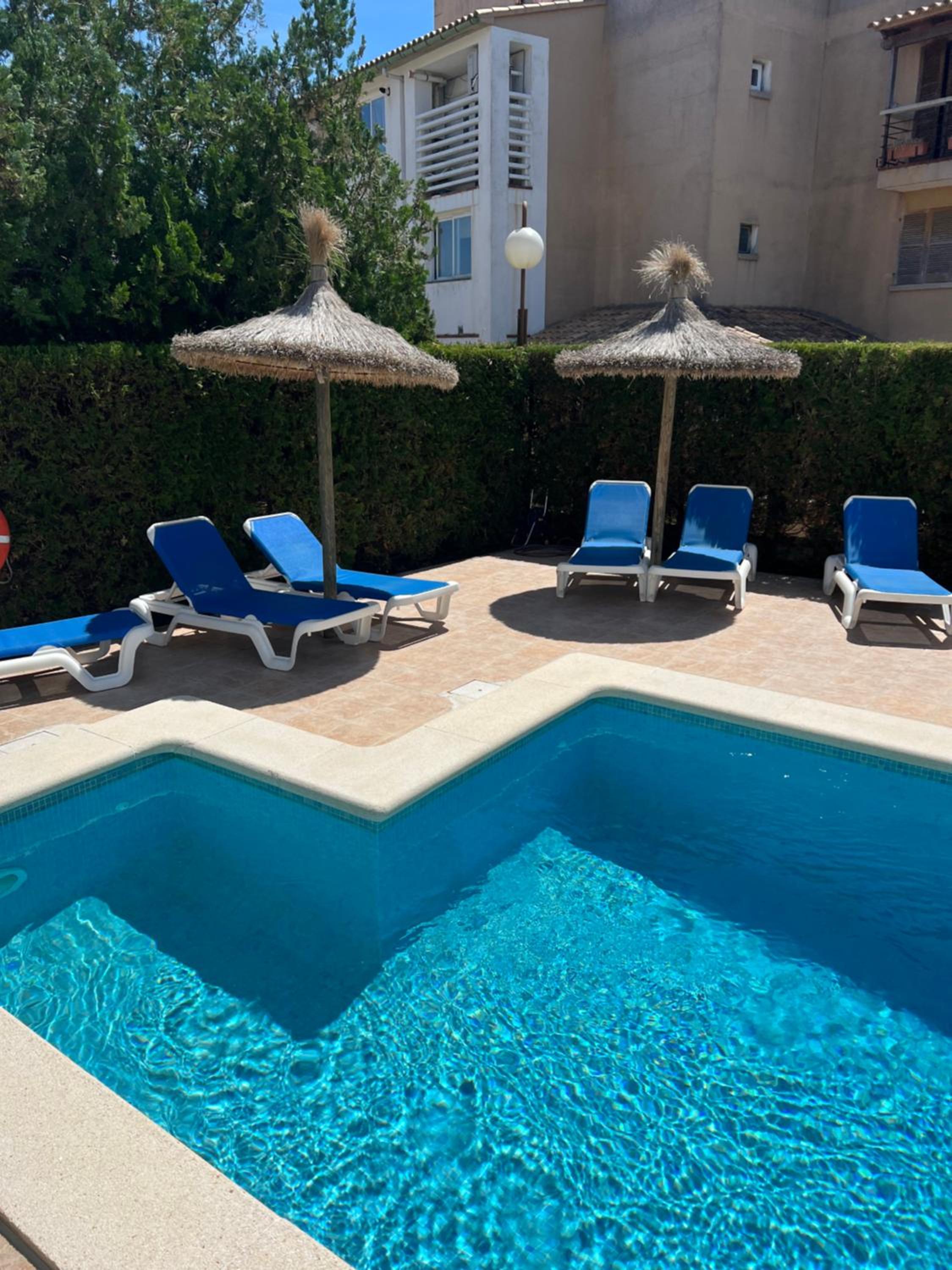 Apartment with Pool View