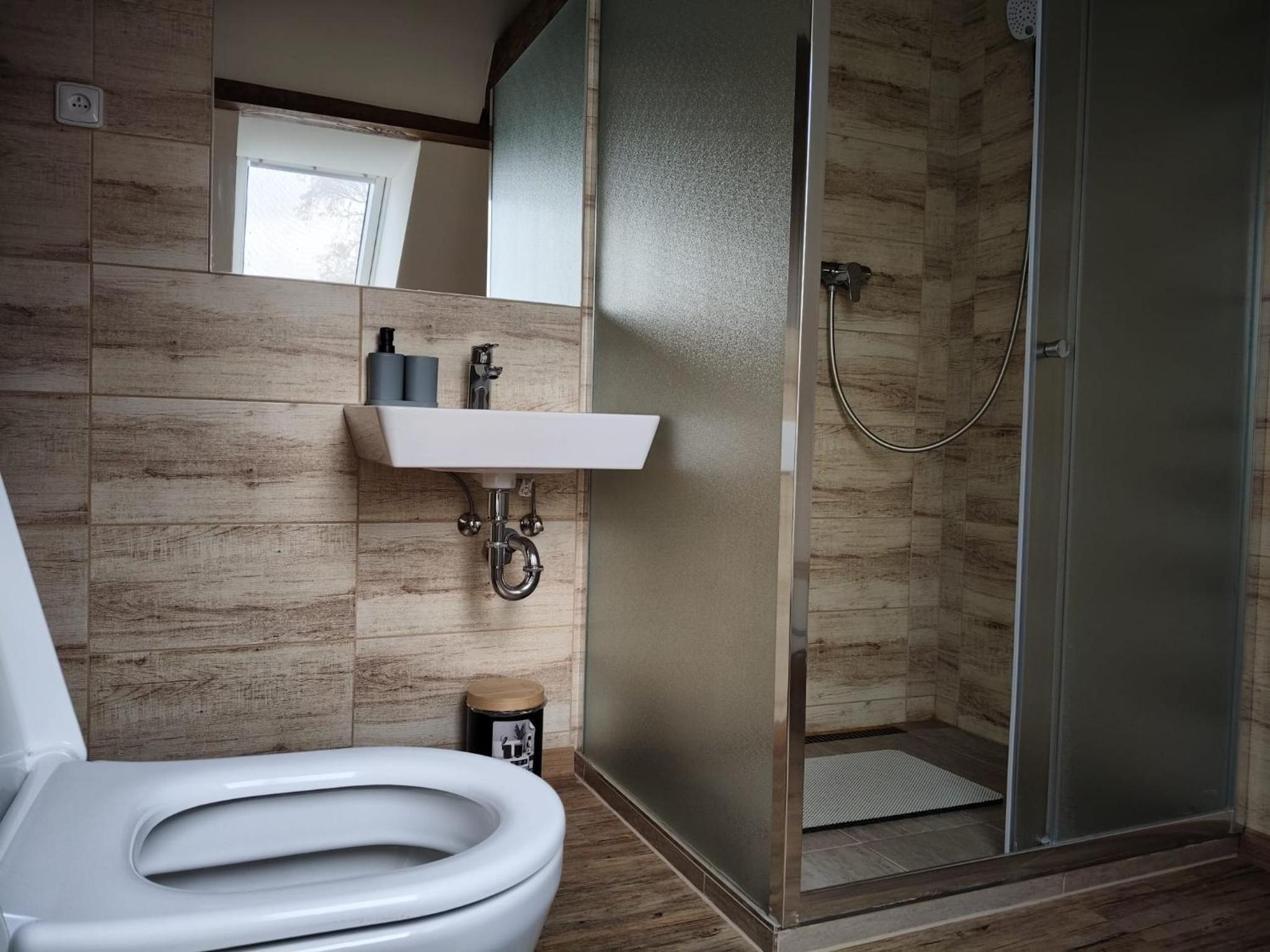 Twin Room with Private Bathroom photo 2