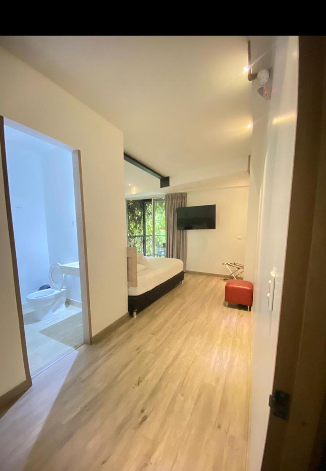 Studio Apartment with Balcony photo 2