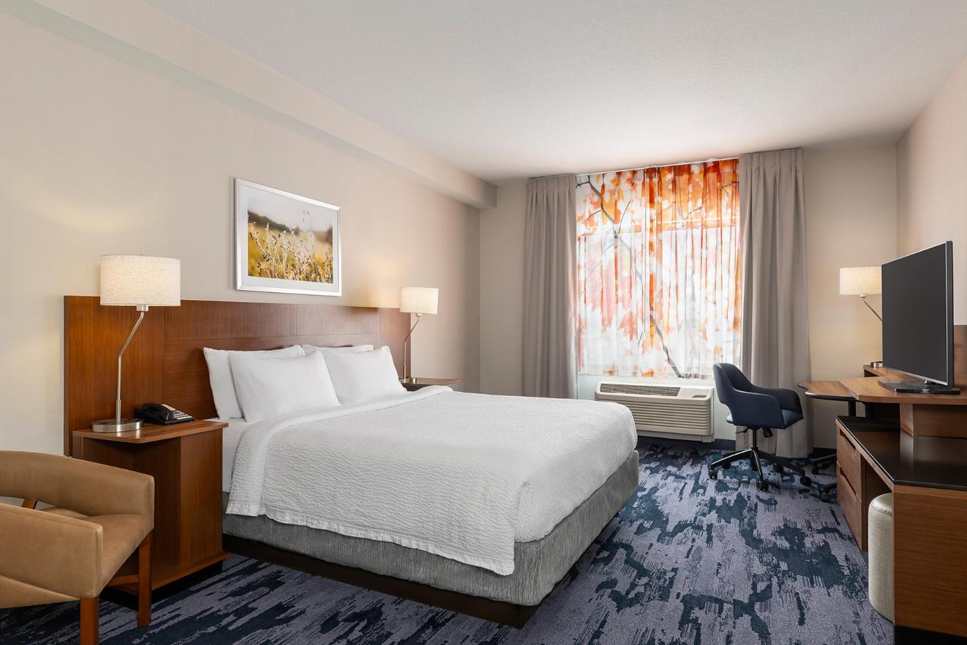 King Room - Hearing Accessible photo 1
