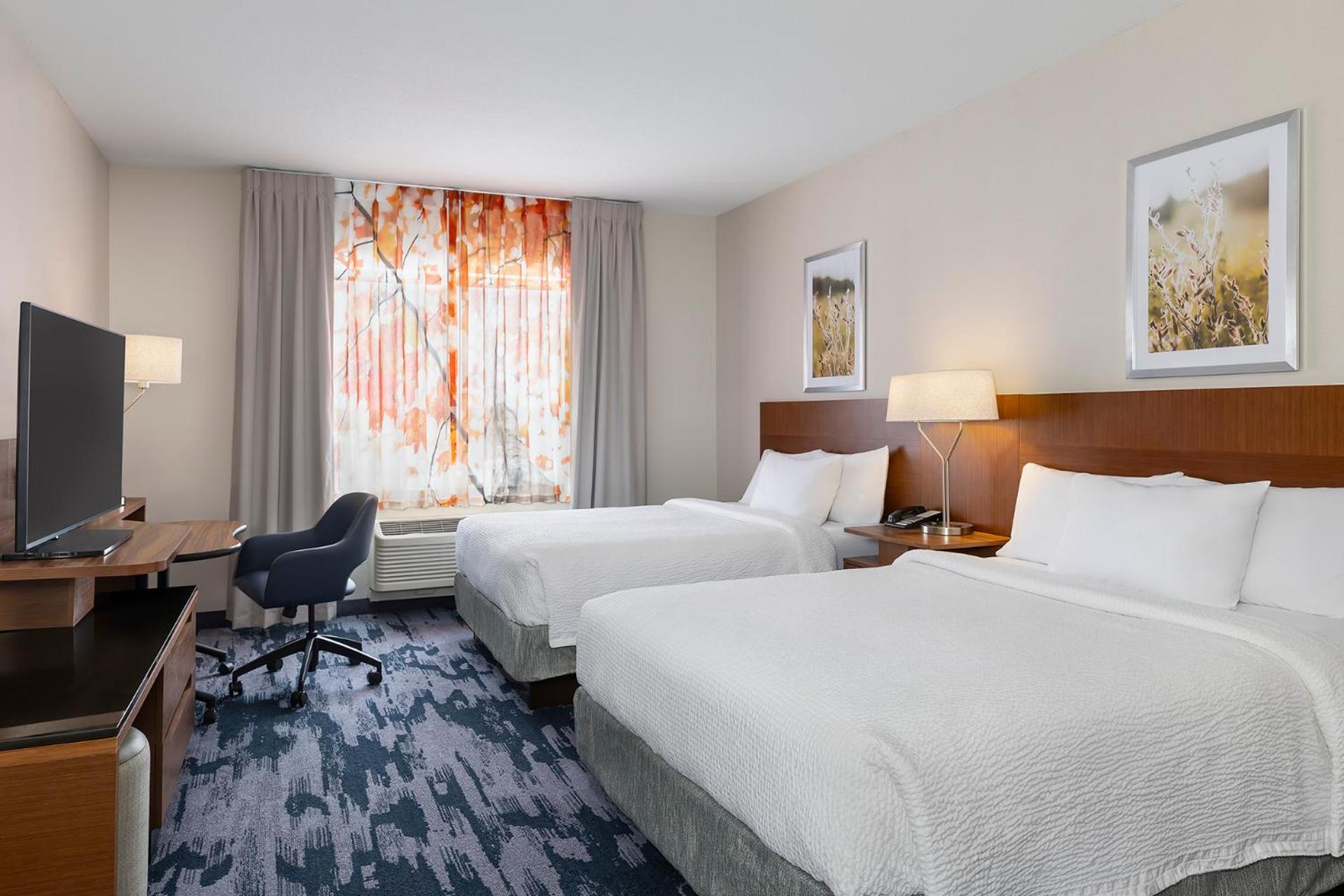 Queen Room with Two Queen Beds and Adapted Tub - Mobility Accessible photo 1
