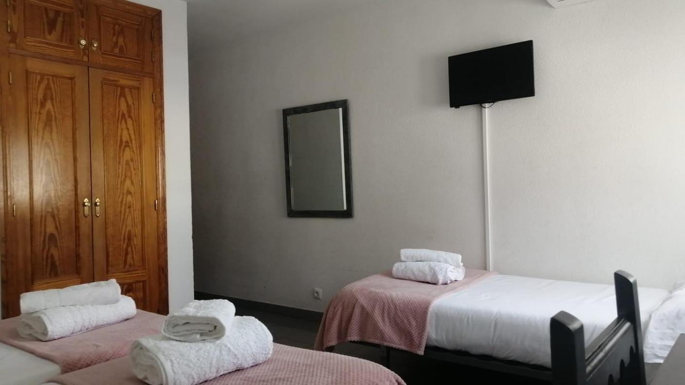 Double Room with Extra Bed - Photo 1