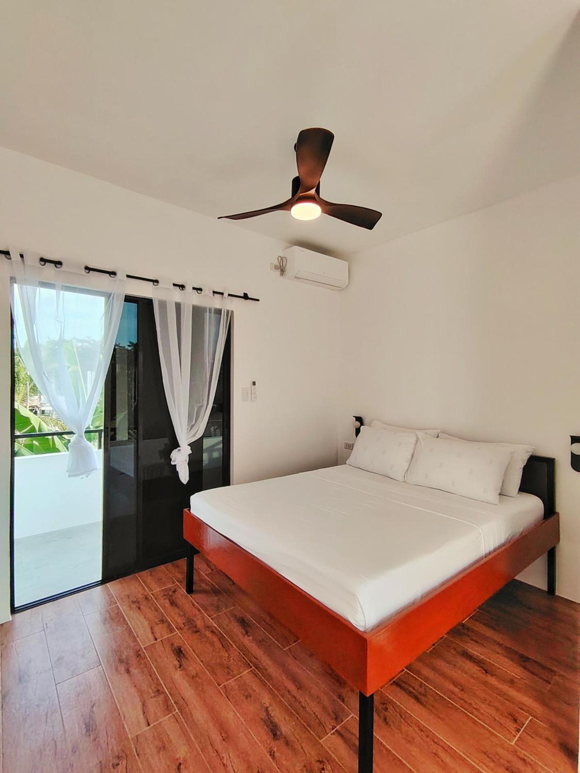 Queen Room with Balcony photo 1