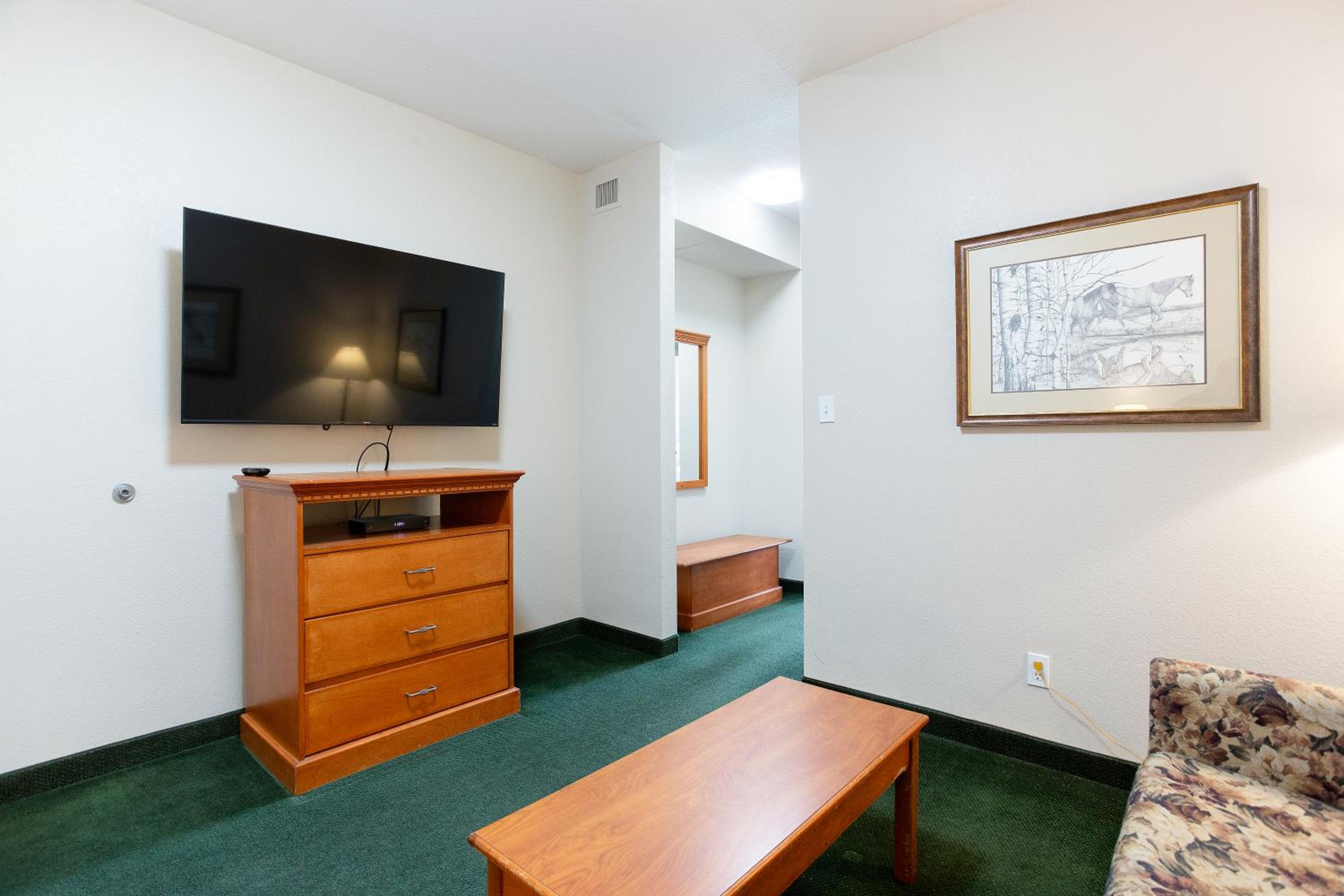 Suite with Hot Tub photo 3
