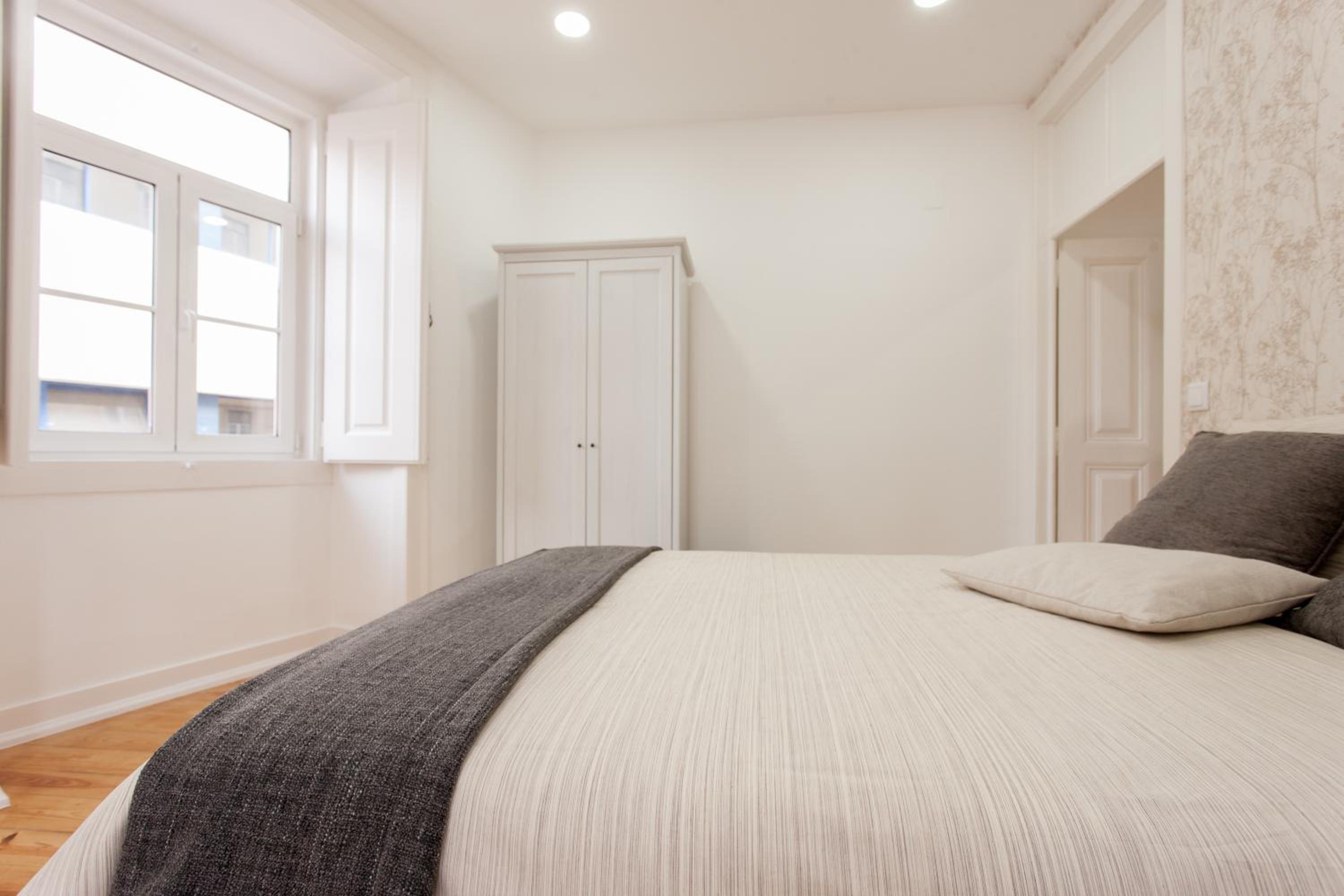 Three-Bedroom Apartment - Photo 11