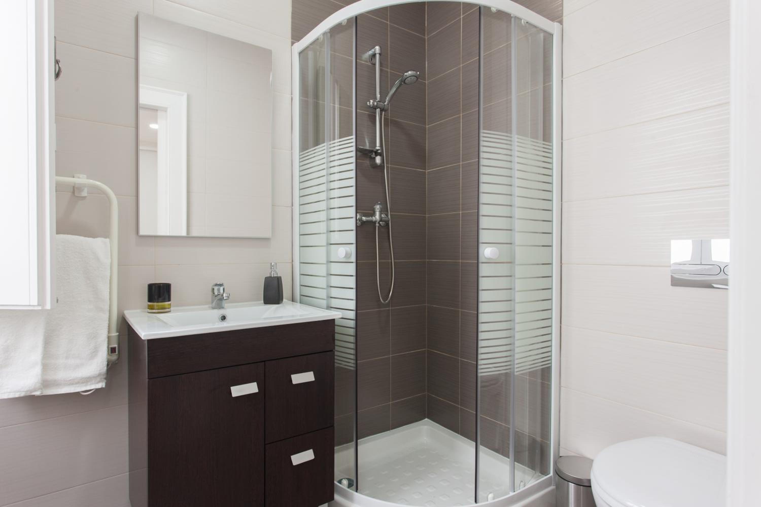Three-Bedroom Apartment - Photo 10