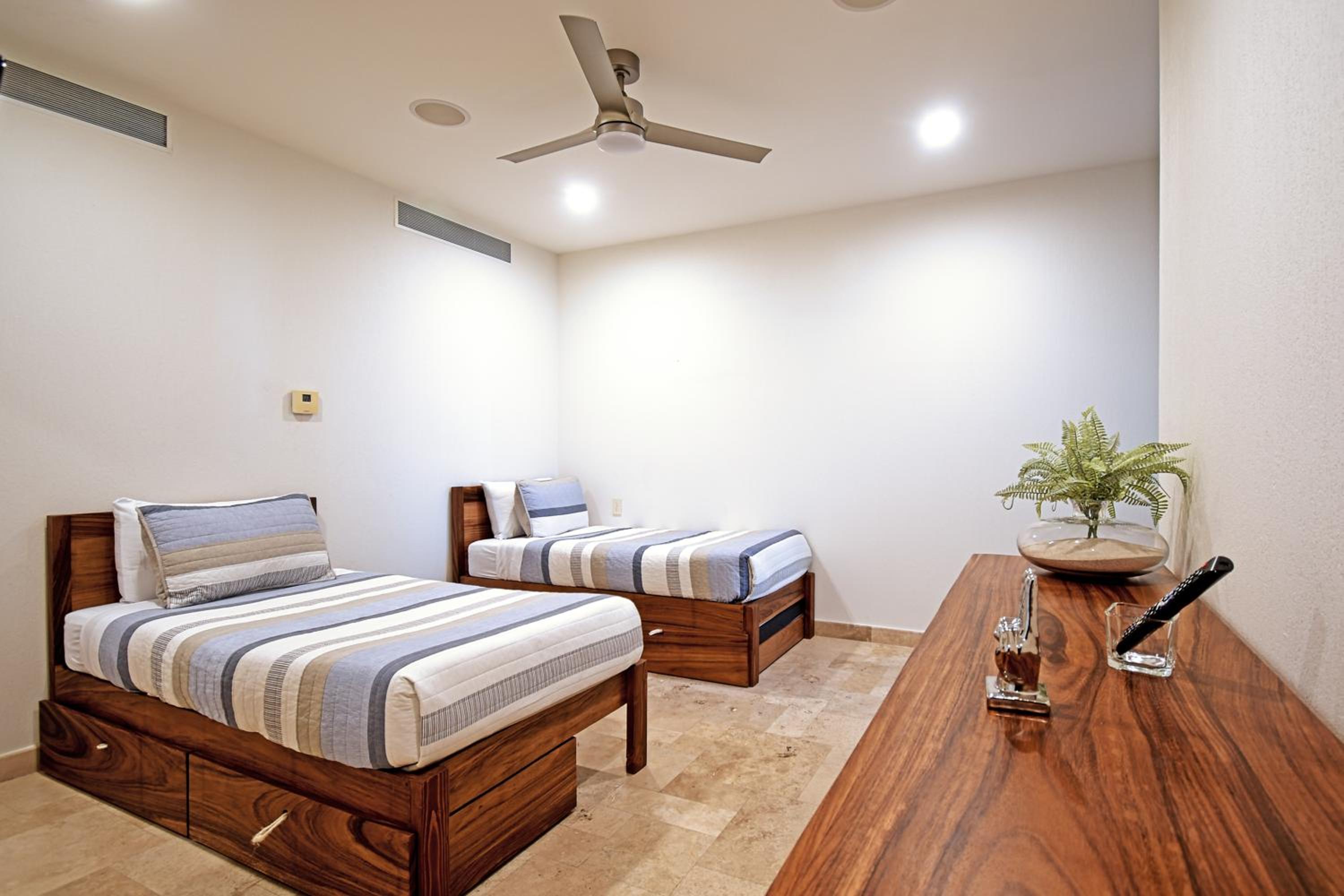 Three-Bedroom Apartment with Ocean View photo 1