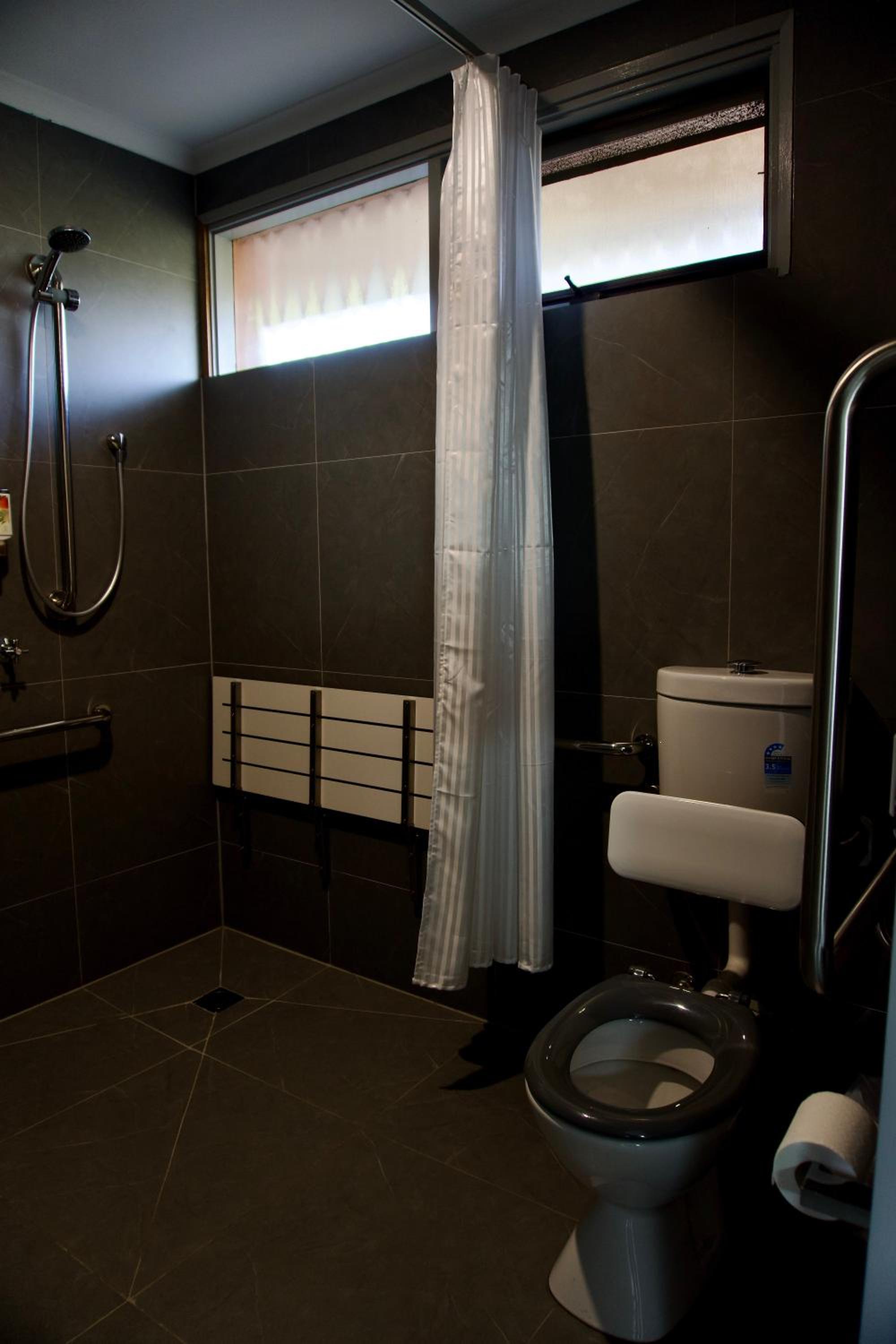 Twin Room - Disability Access photo 3