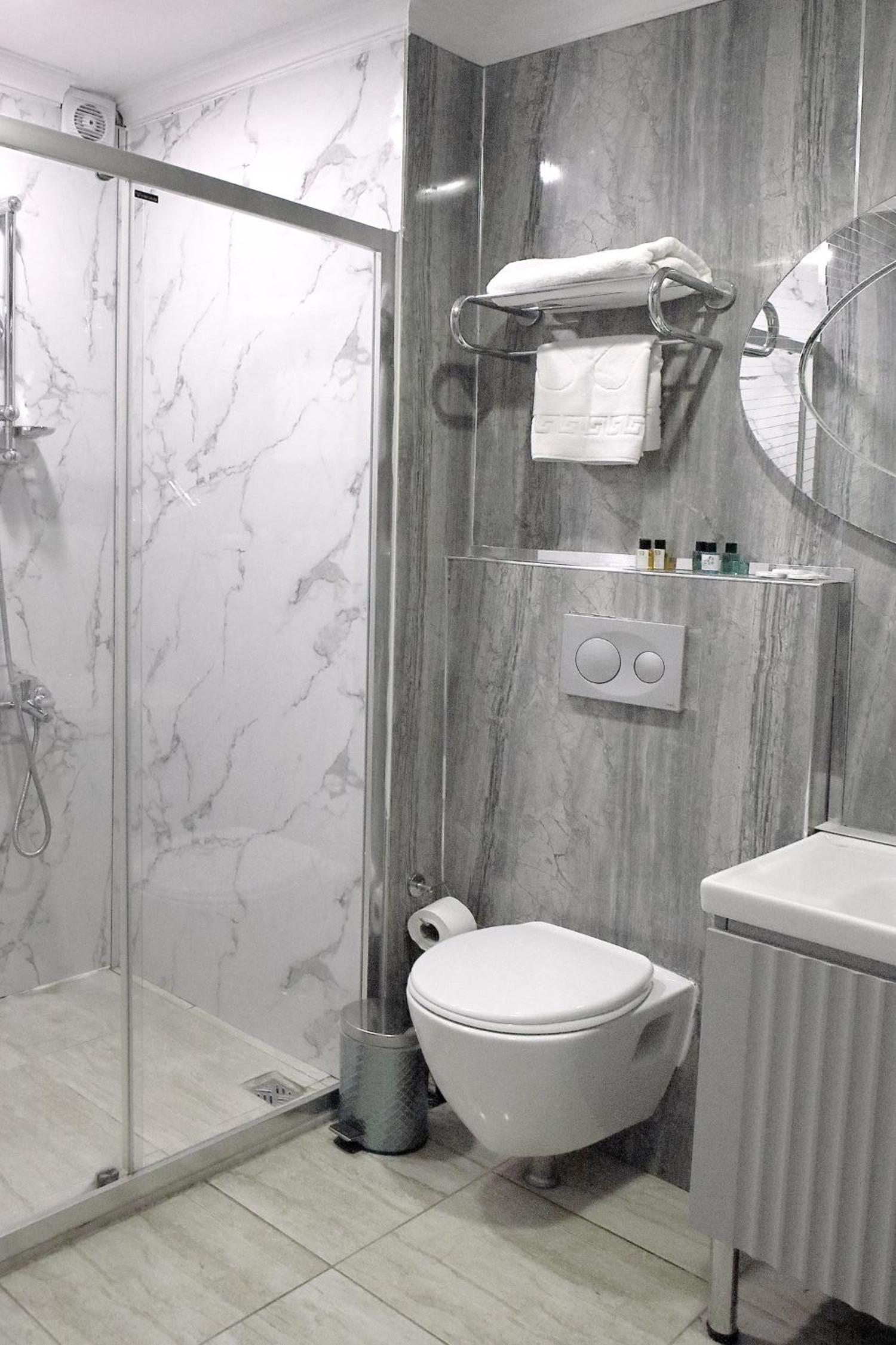 Deluxe Triple Room photo 3