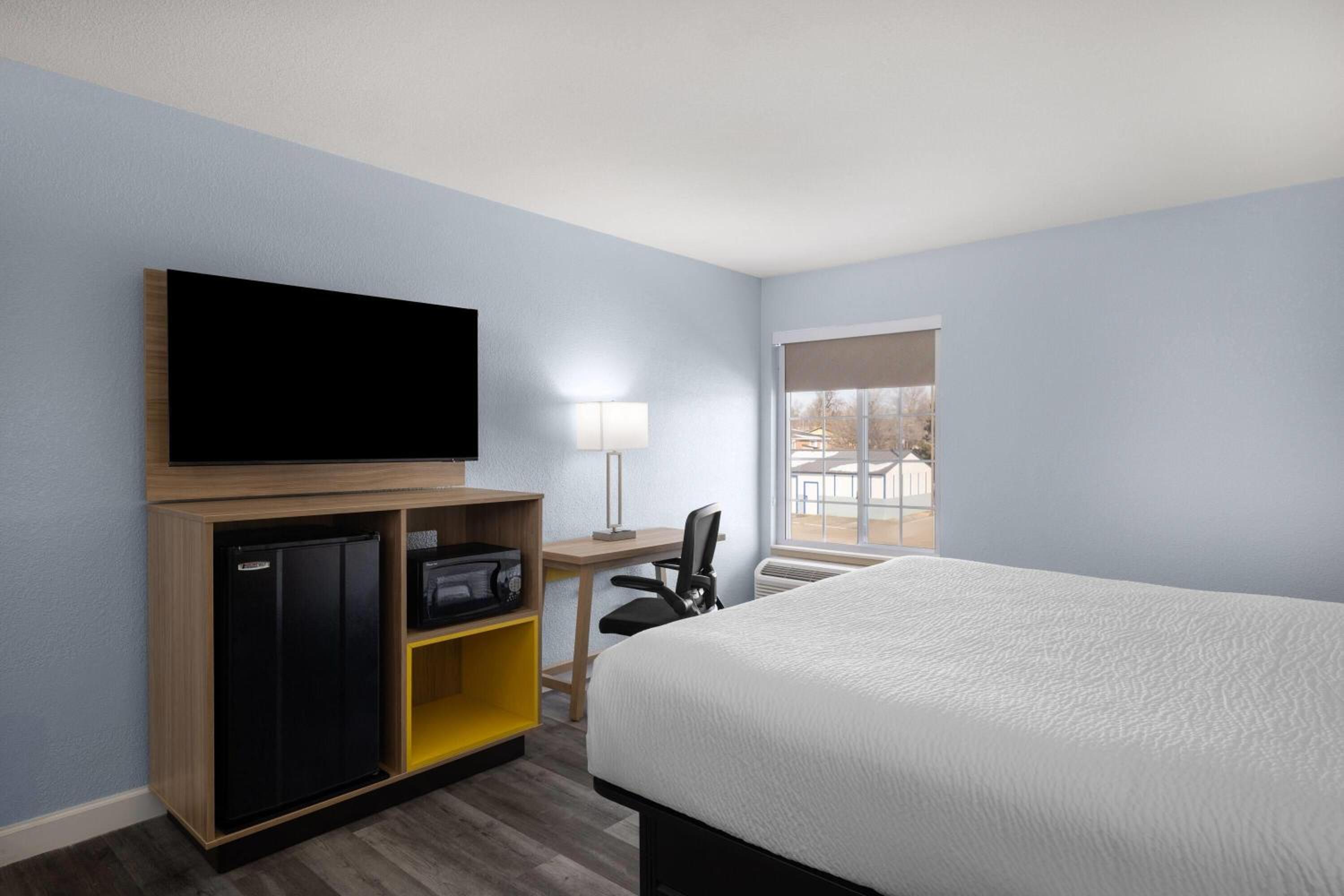 King Room with Mobility Access and Bathtub with Grab Bars, Non-Smoking