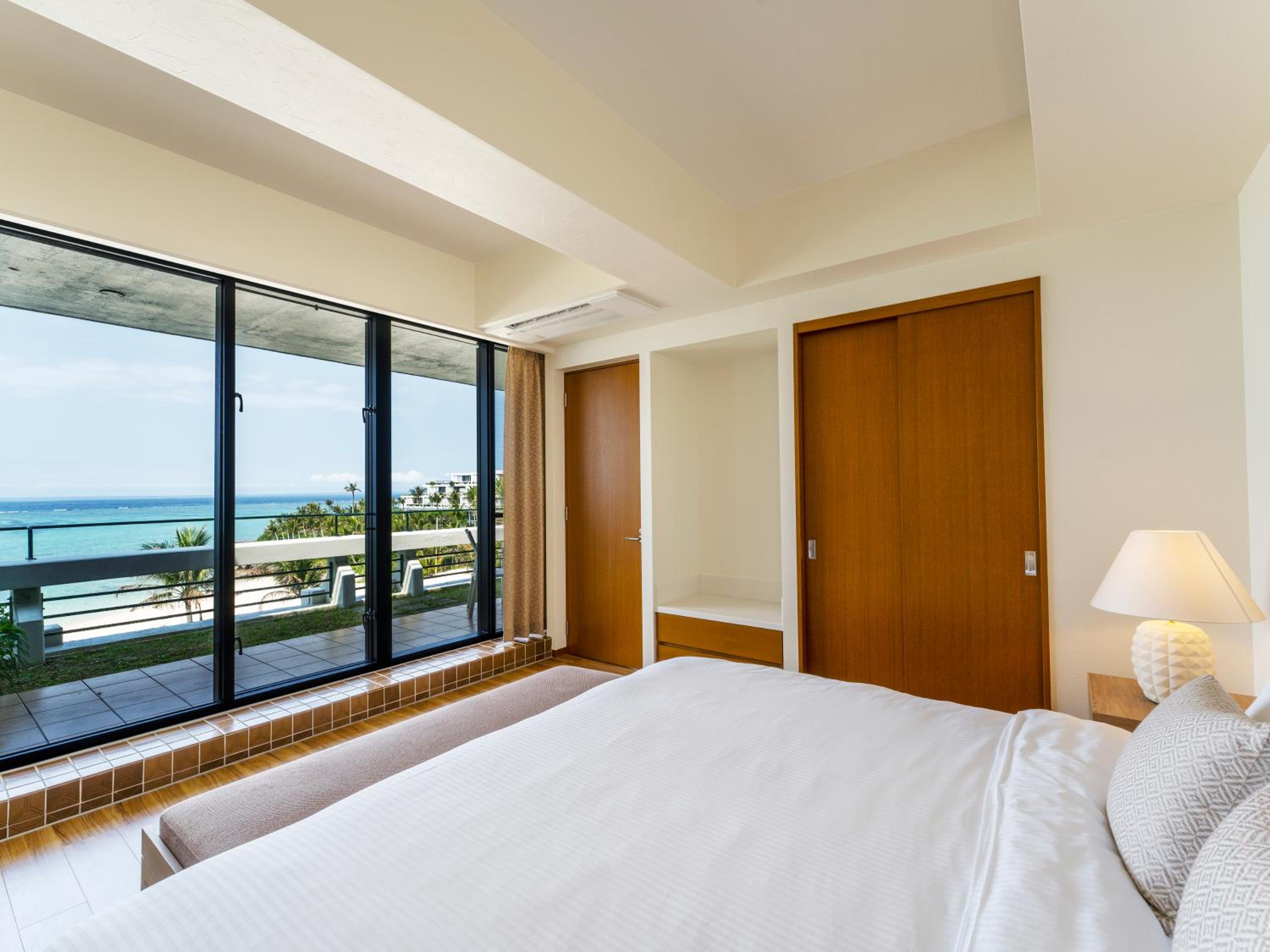 MB Suite Room with Ocean View and Lounge Access - Non-Smoking