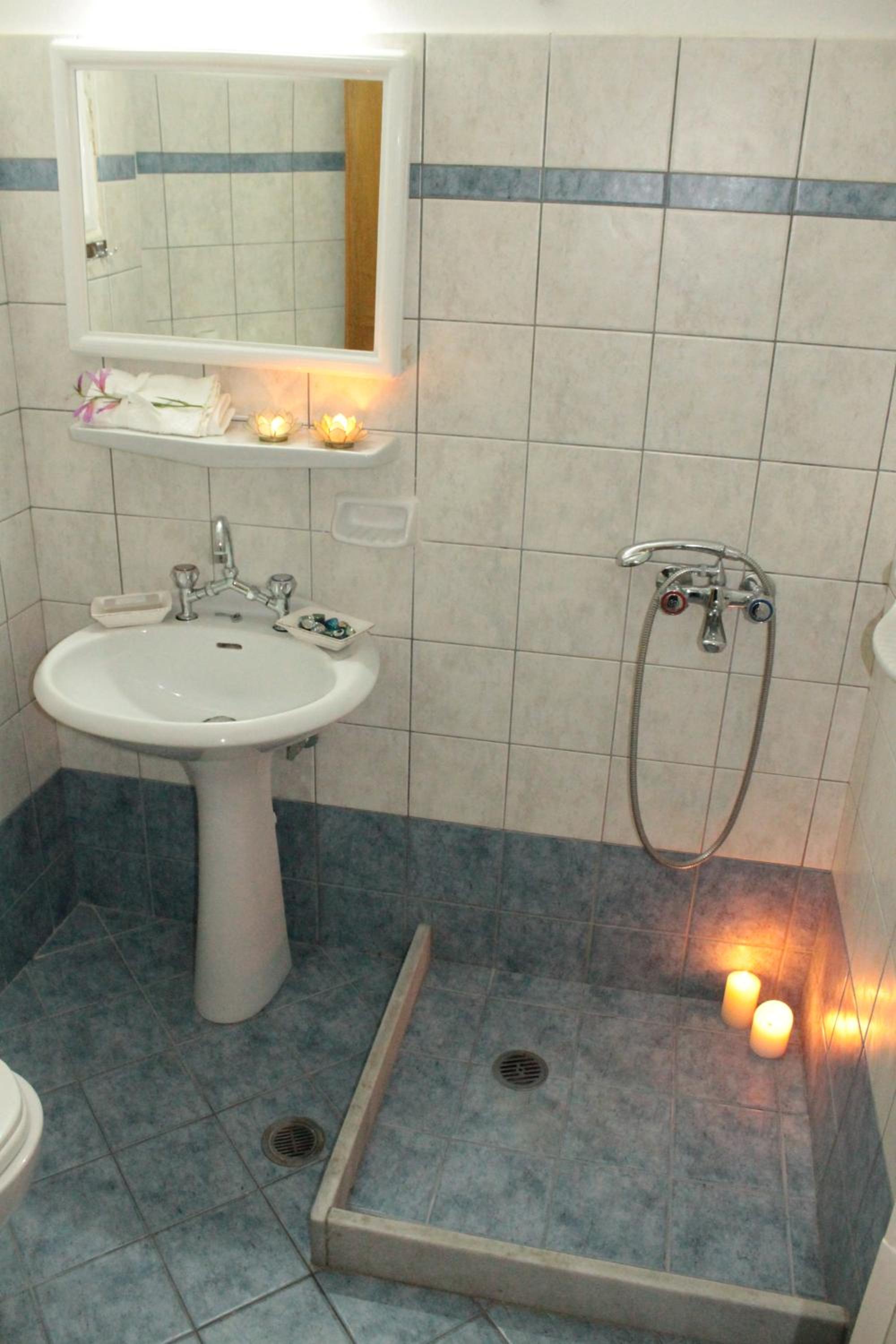 One-Bedroom Apartment - Photo 21