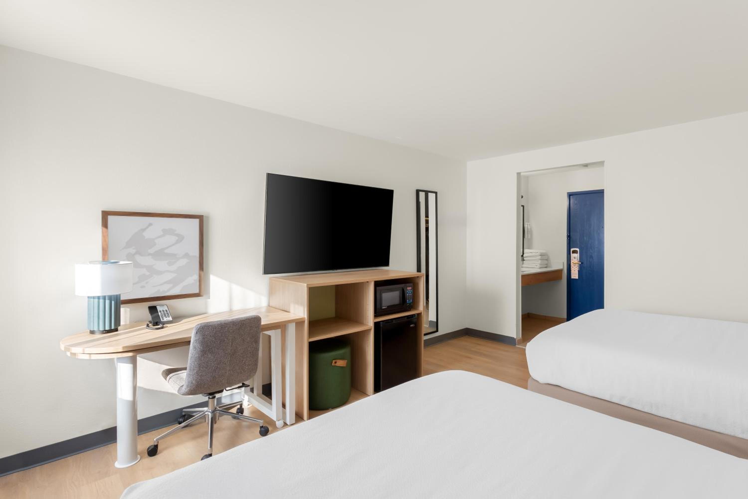Double Room with Two Double Beds - Photo 3