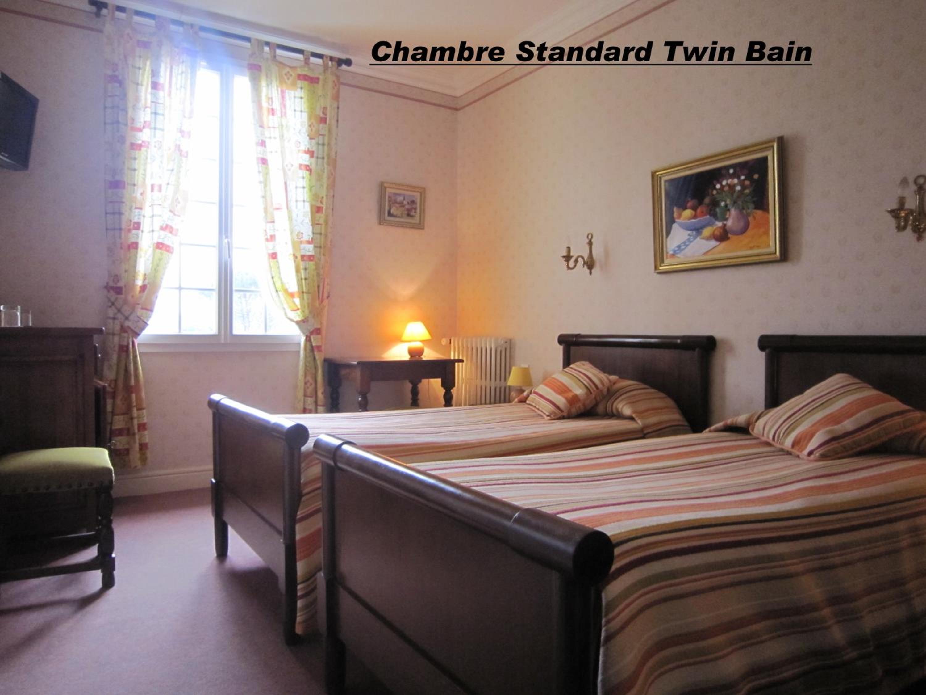 Twin Room with Bath photo 1