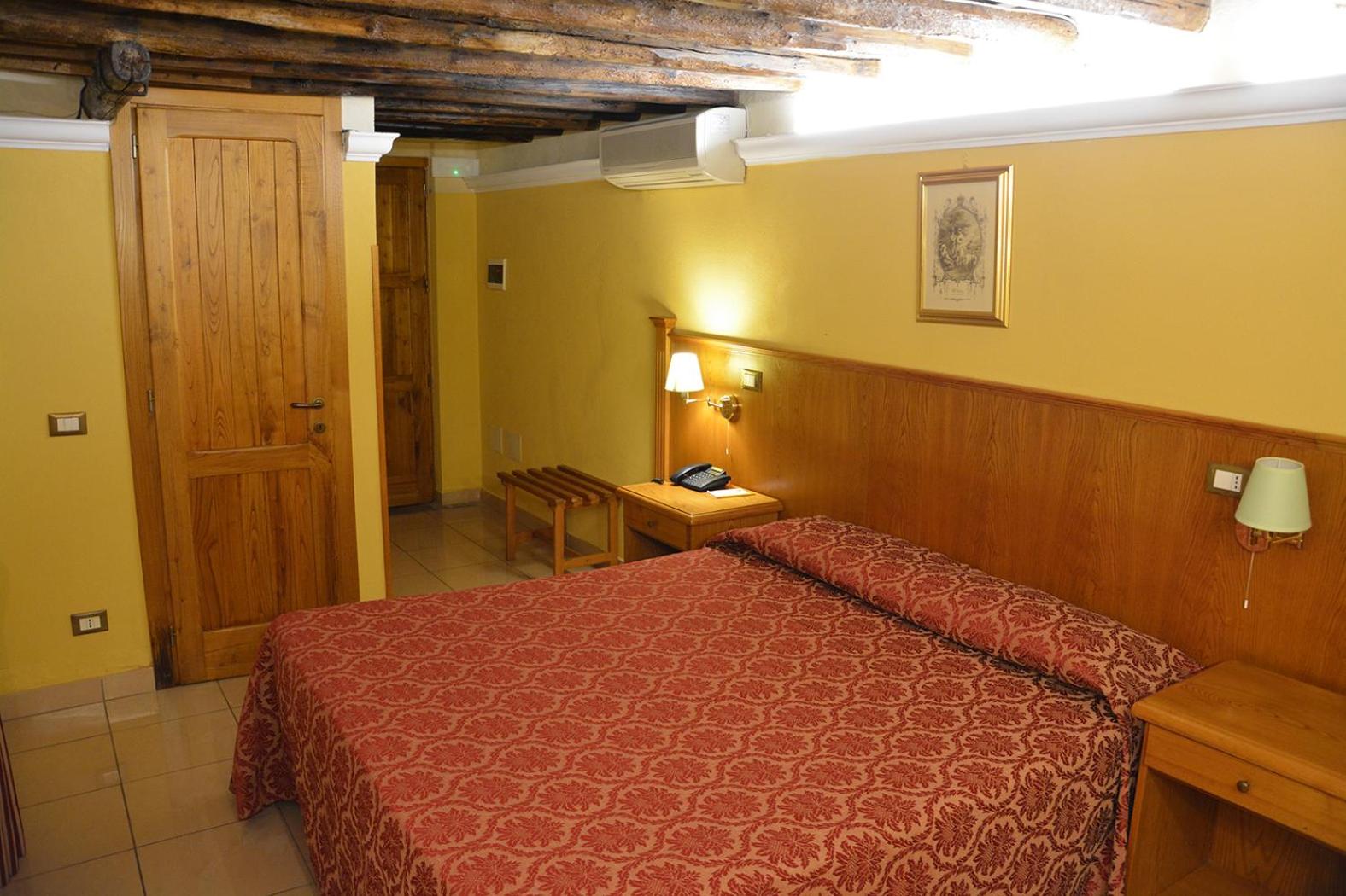 Double Room - Photo 3