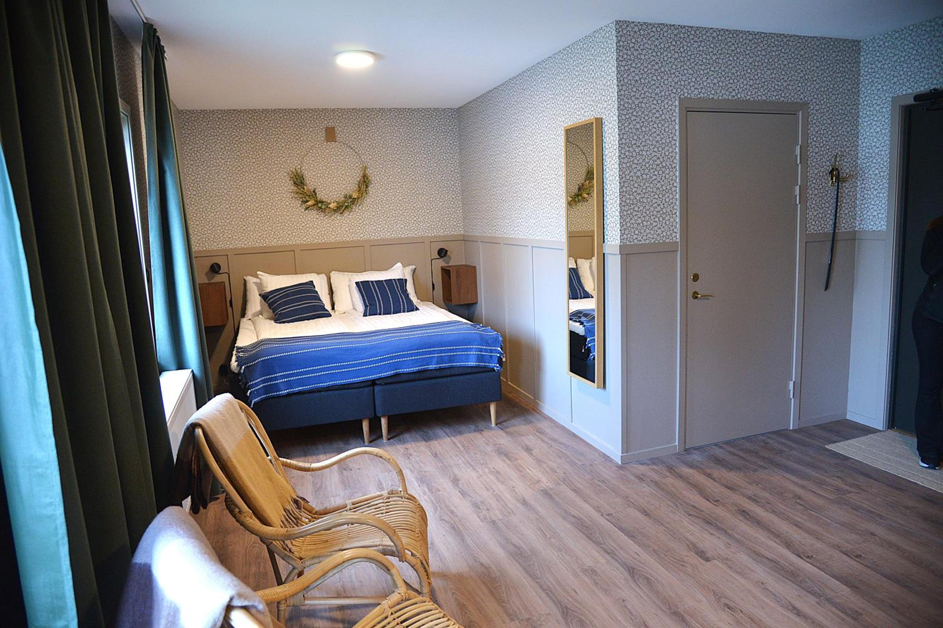 Deluxe Double Room (2 Adults + 1 Child)