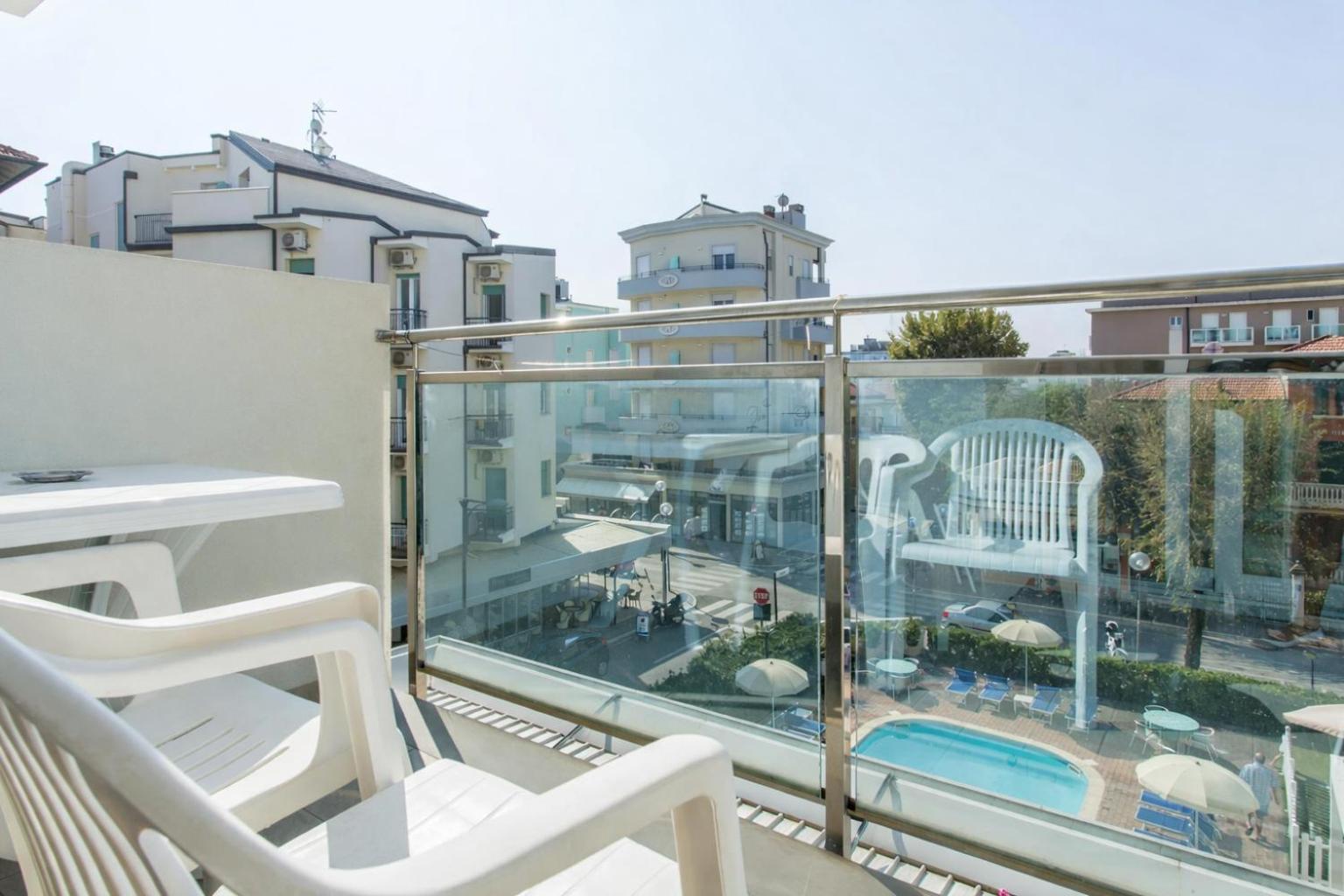 Triple Room with Pool View photo 2
