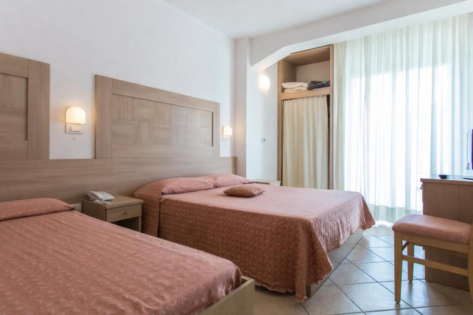 Triple Room with Pool View photo 1