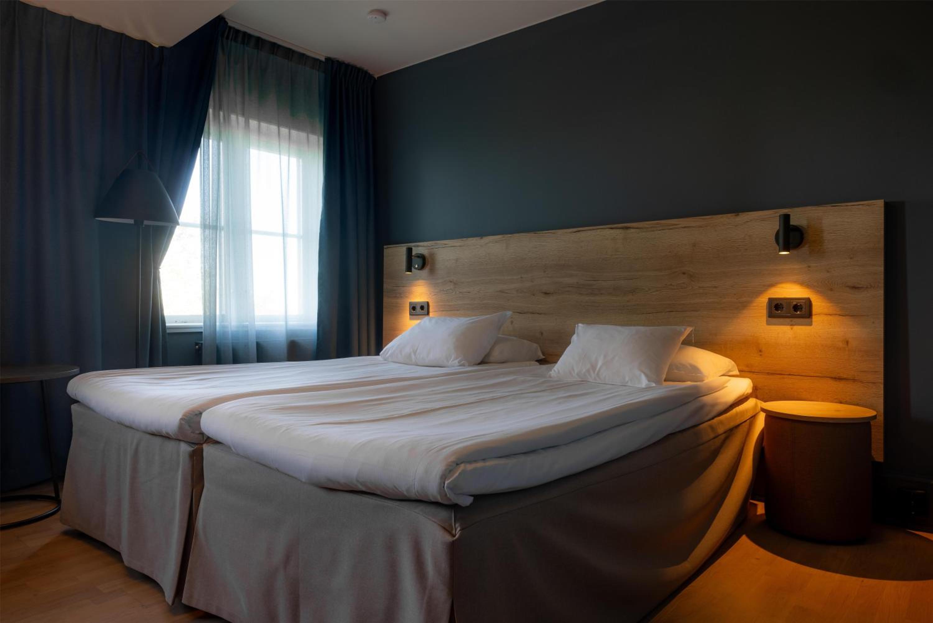 Standard Twin Room with Sea View - Non-Smoking - Photo 3