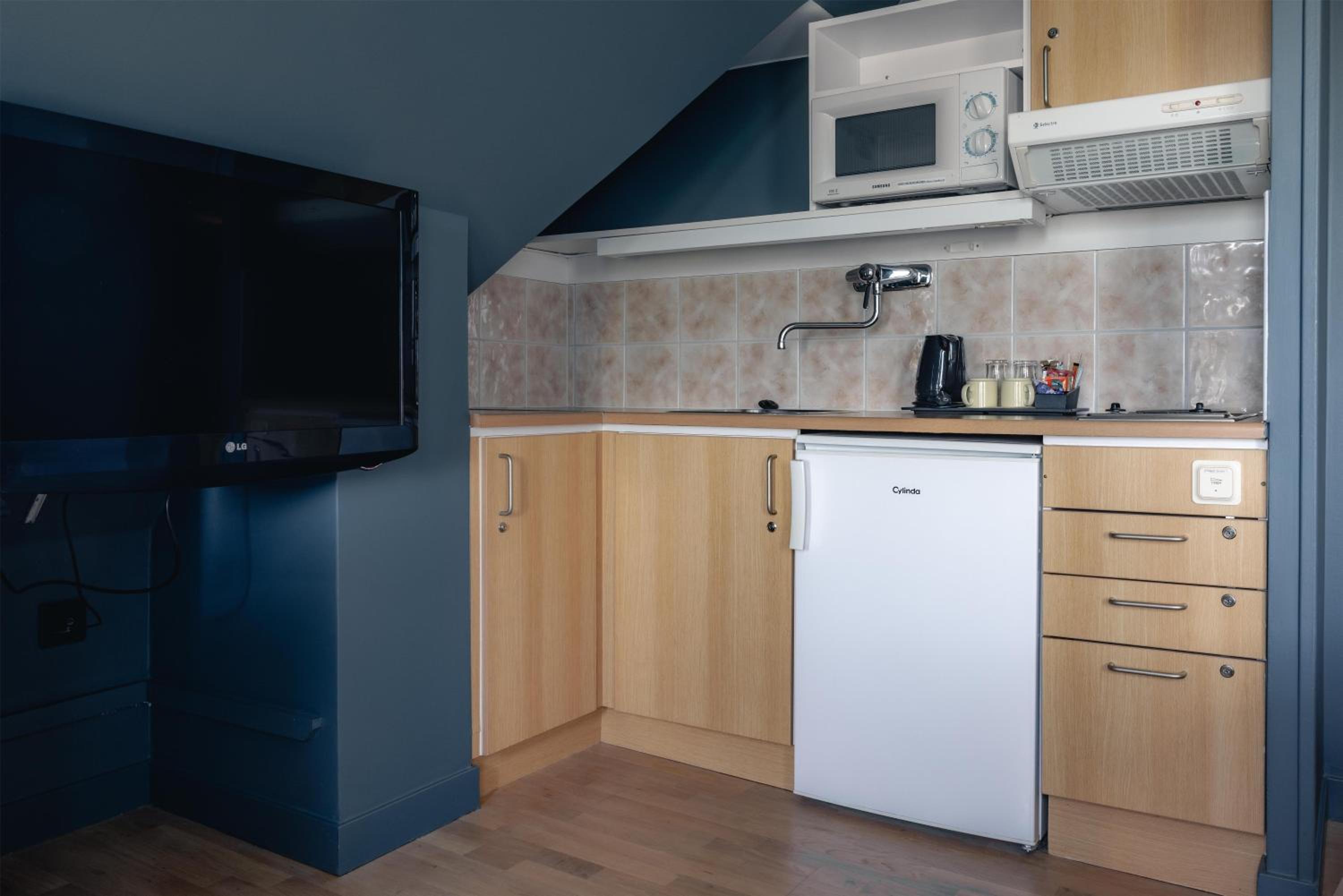 Standard Twin Room with Kitchenette - Non-Smoking - Photo 2