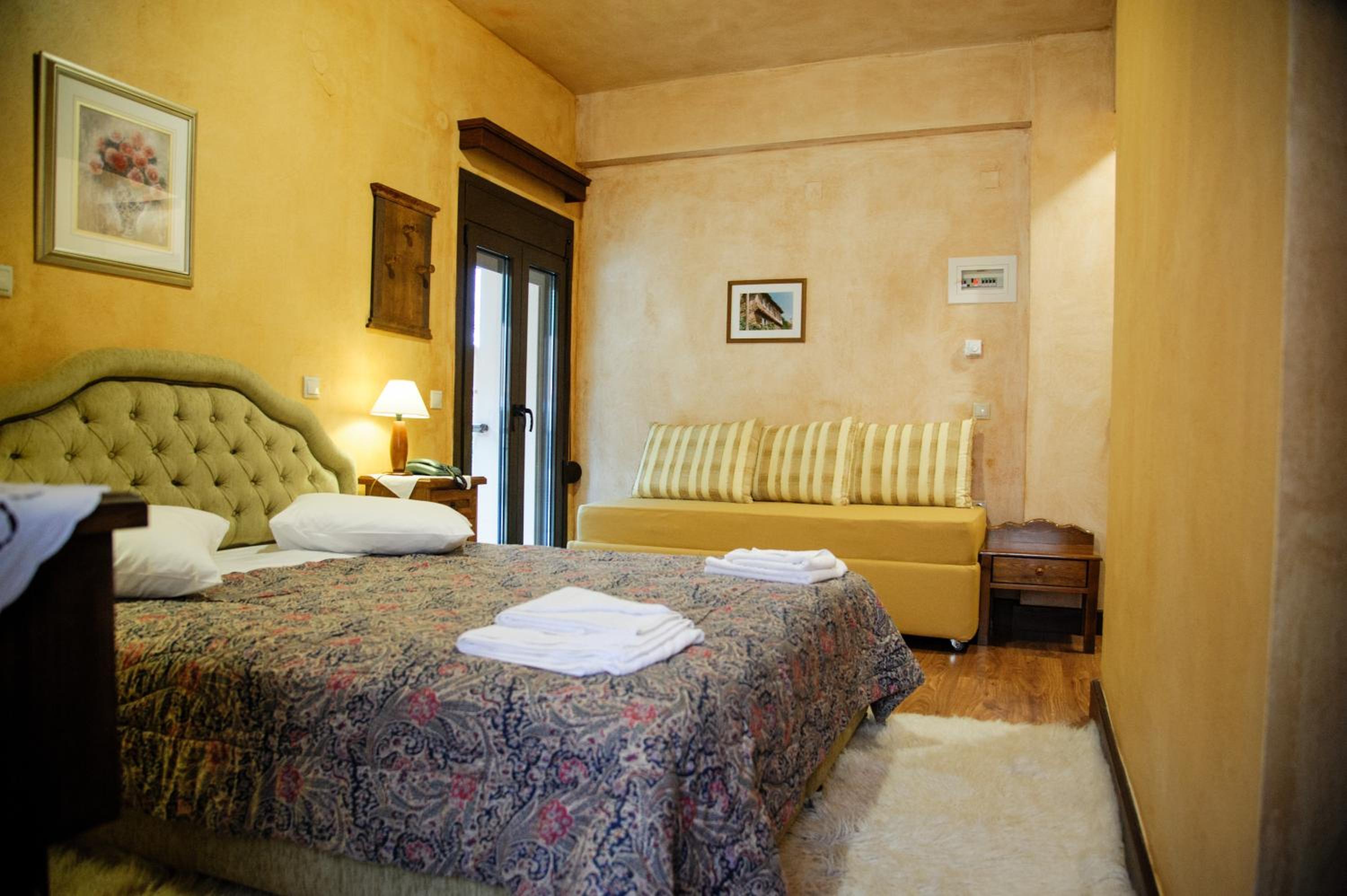 Standard Double Room - Photo 10