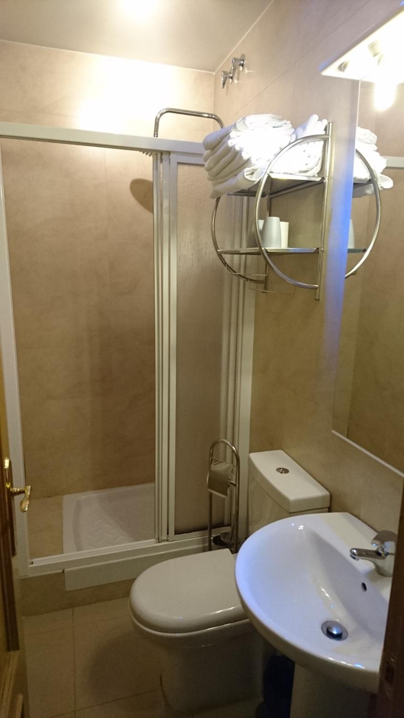 Triple Room - Photo 13