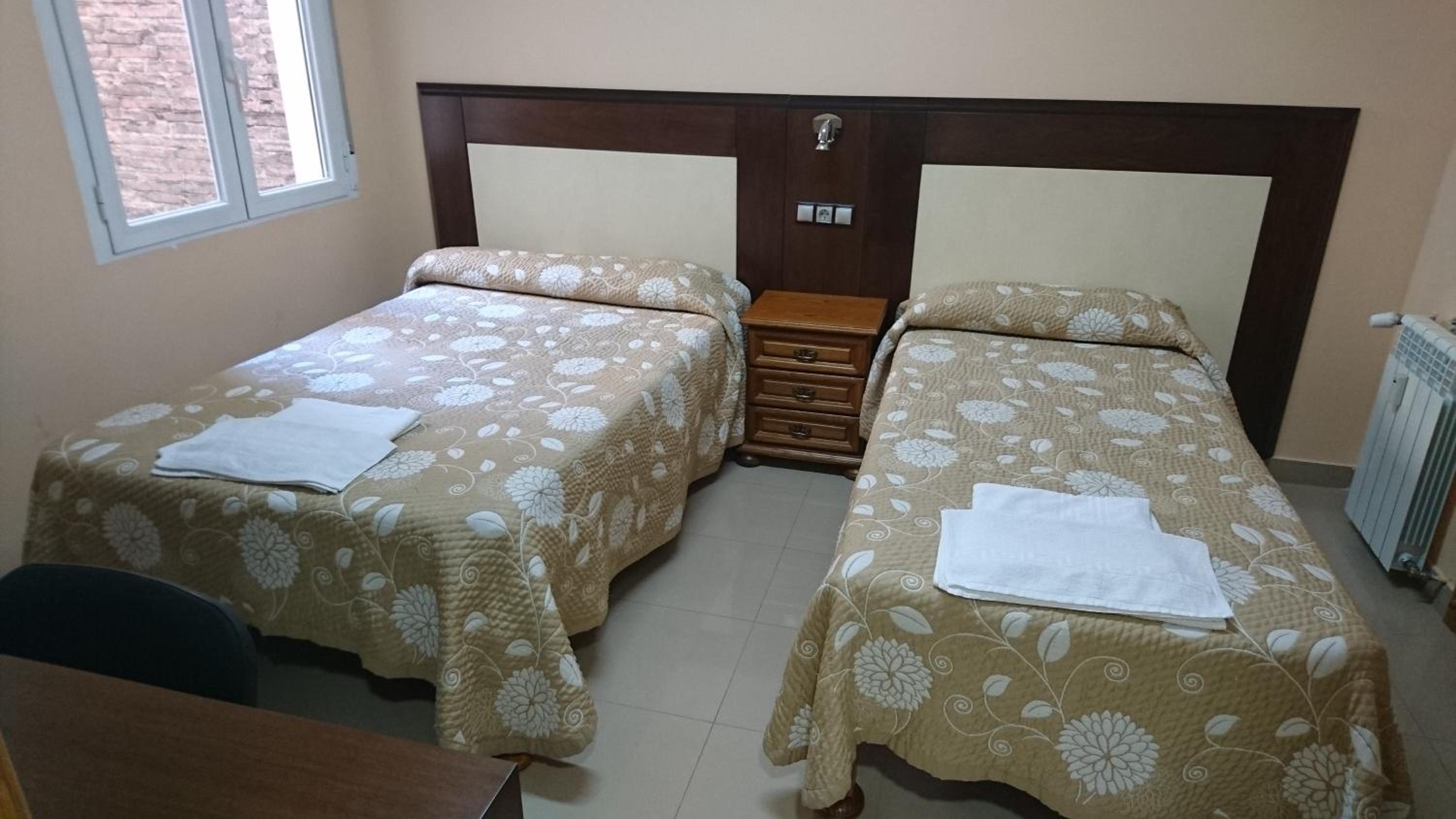 Twin Room - Photo 4