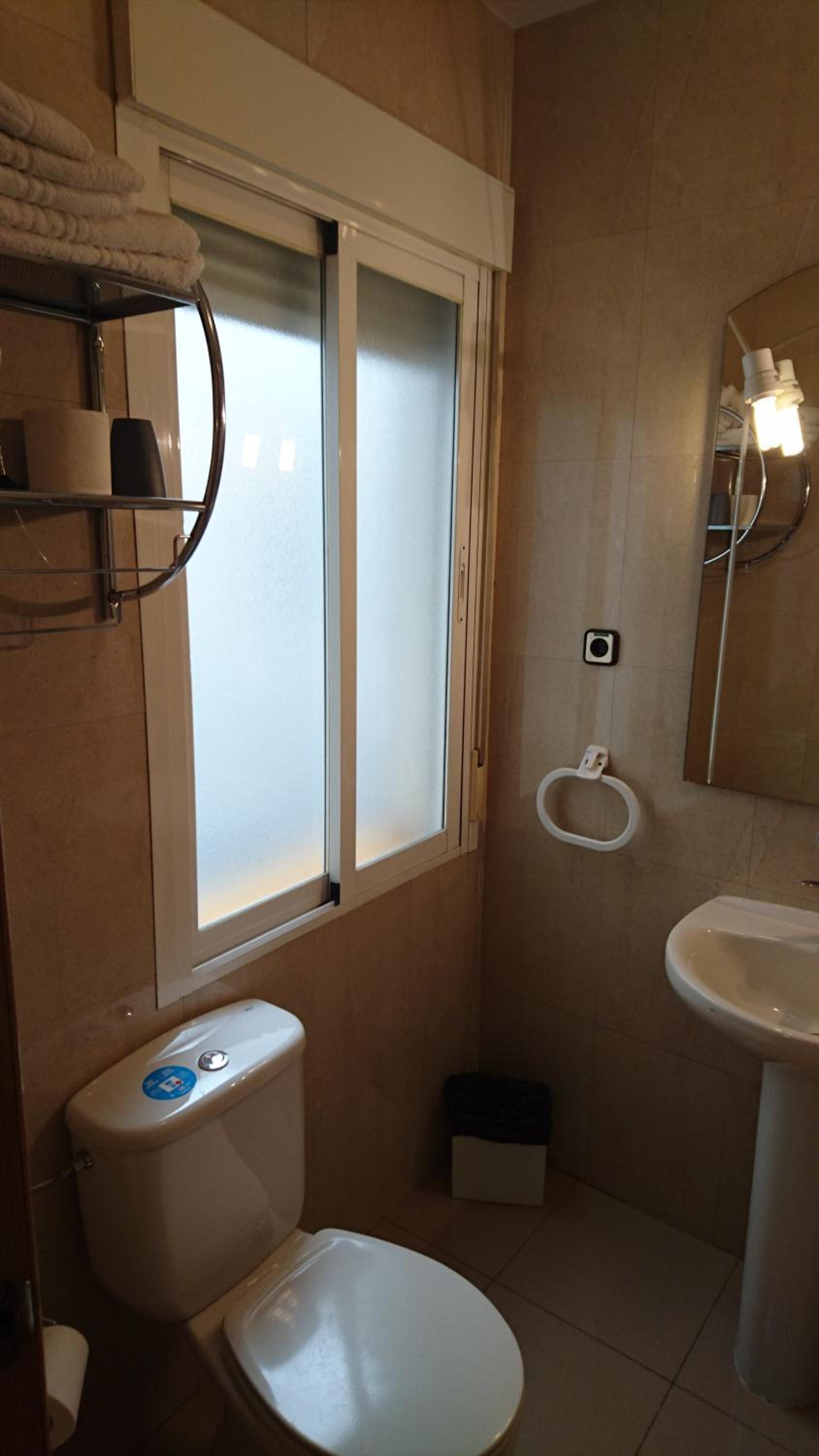 Twin Room - Photo 6