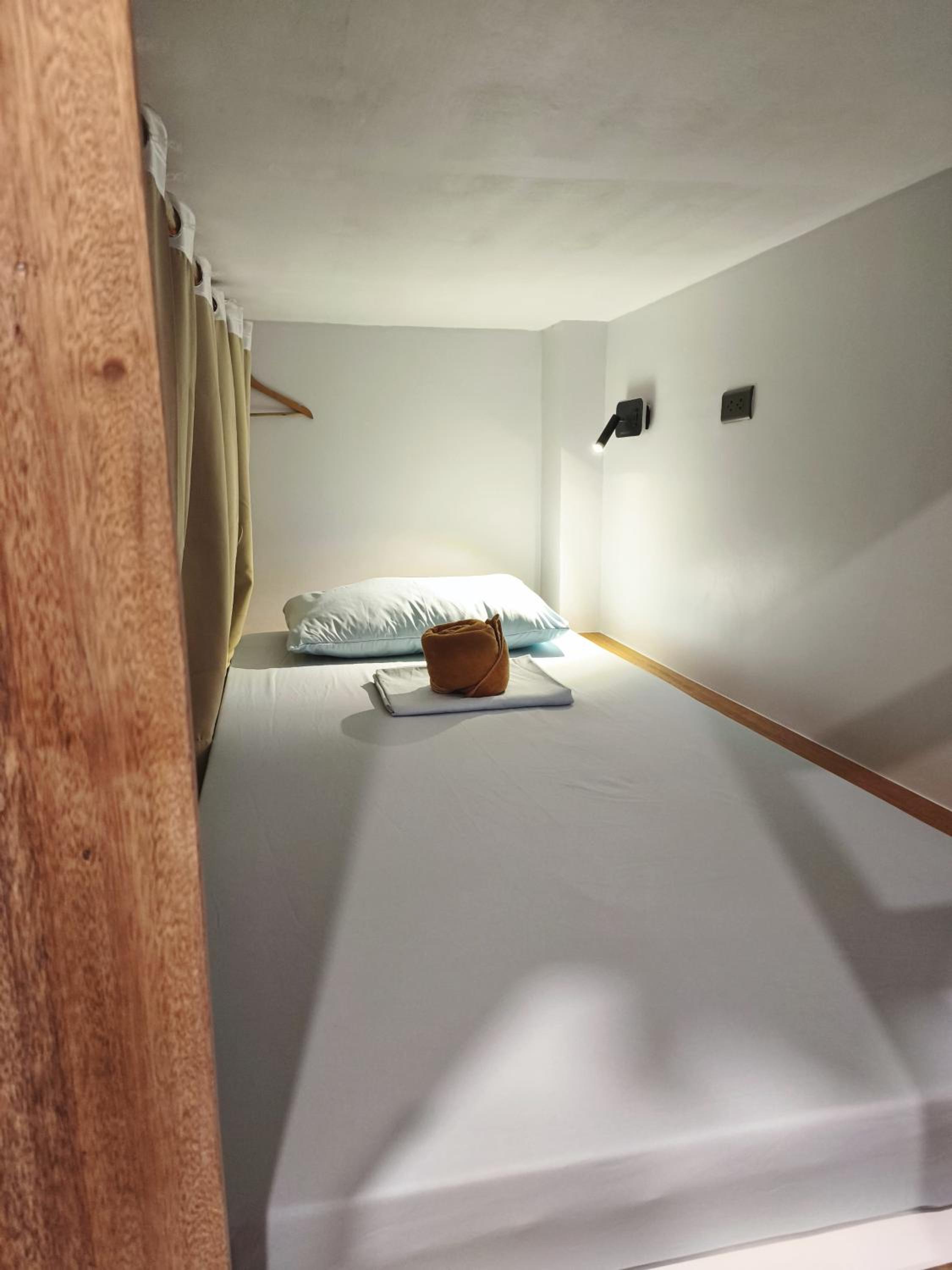 Bed in 6-Bed Mixed Dormitory Room photo 3