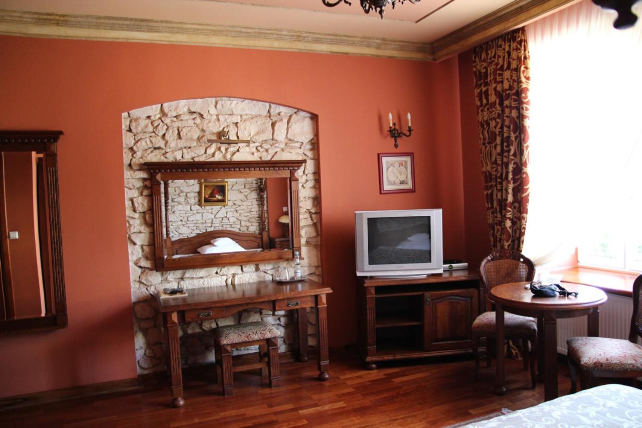 Large Double Room - Photo 1